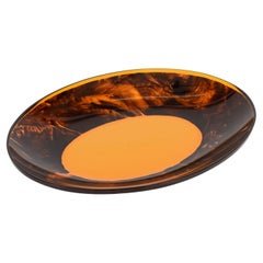 Centrotavola ovale italiano di metà secolo in plexiglass con effetto tartaruga, anni '70