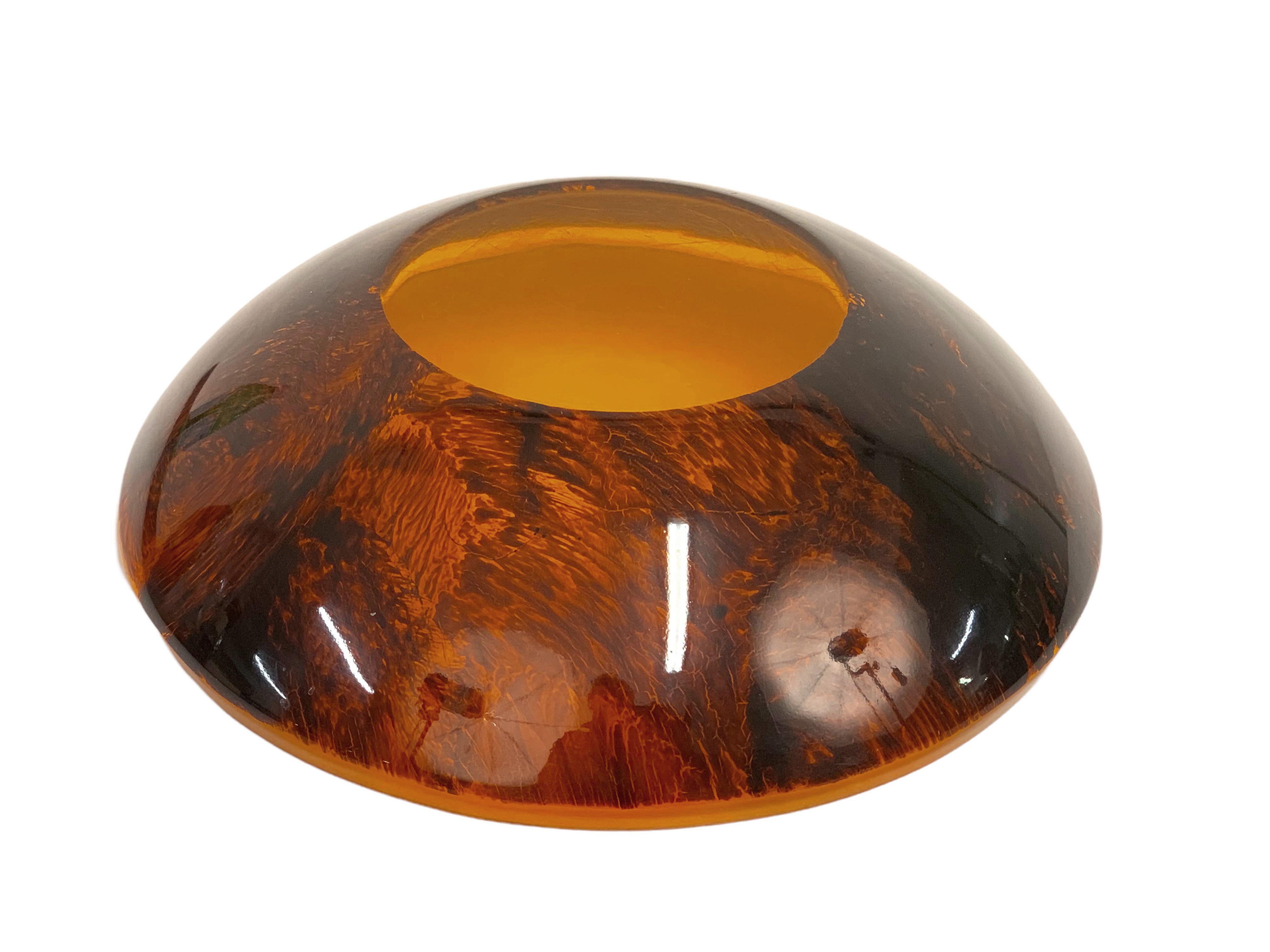 Midcentury Plexiglass with Tortoiseshell Effect Italian Round Centerpiece 1970s For Sale 4