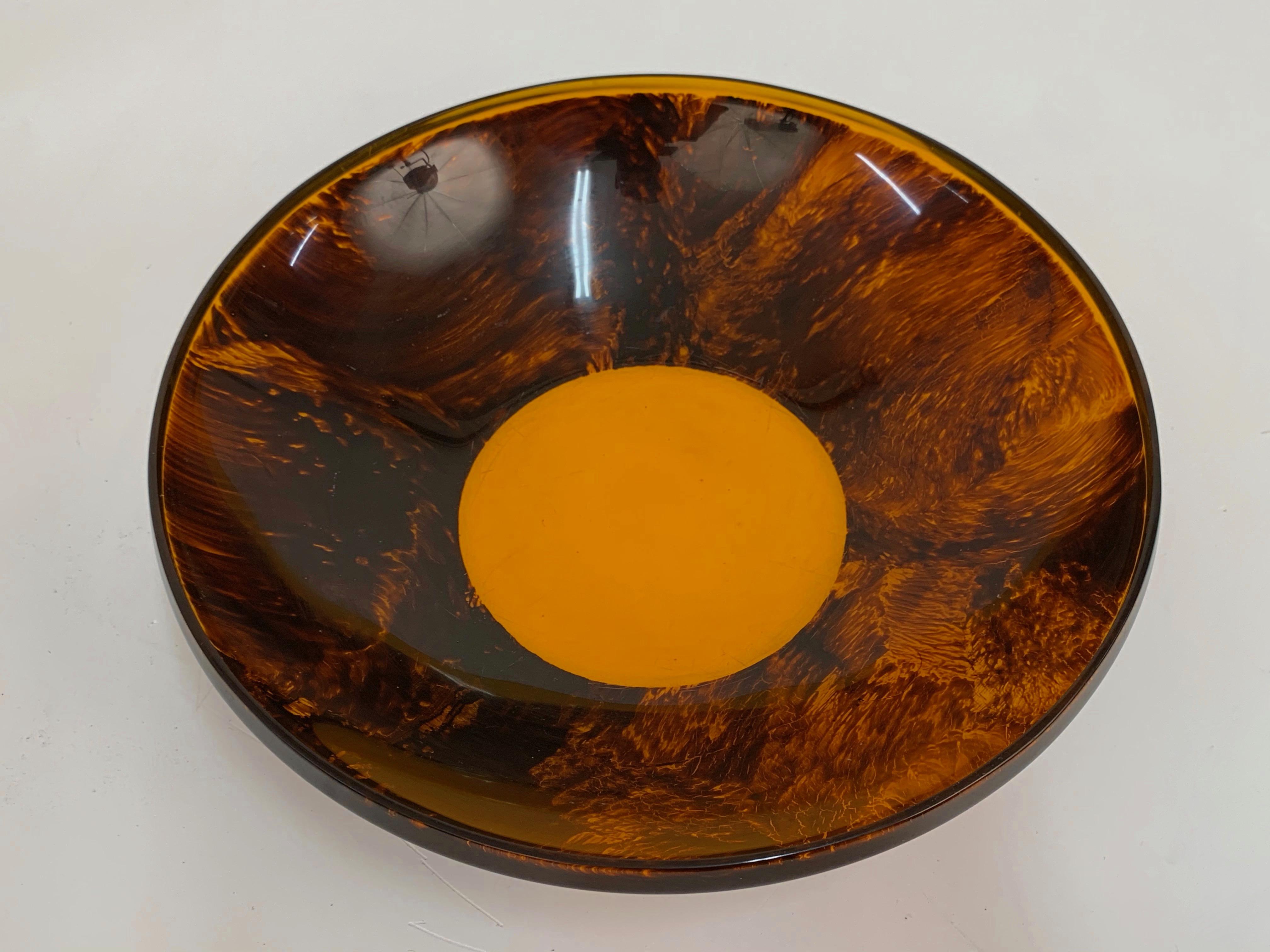 Midcentury Plexiglass with Tortoiseshell Effect Italian Round Centerpiece 1970s In Good Condition For Sale In Roma, IT