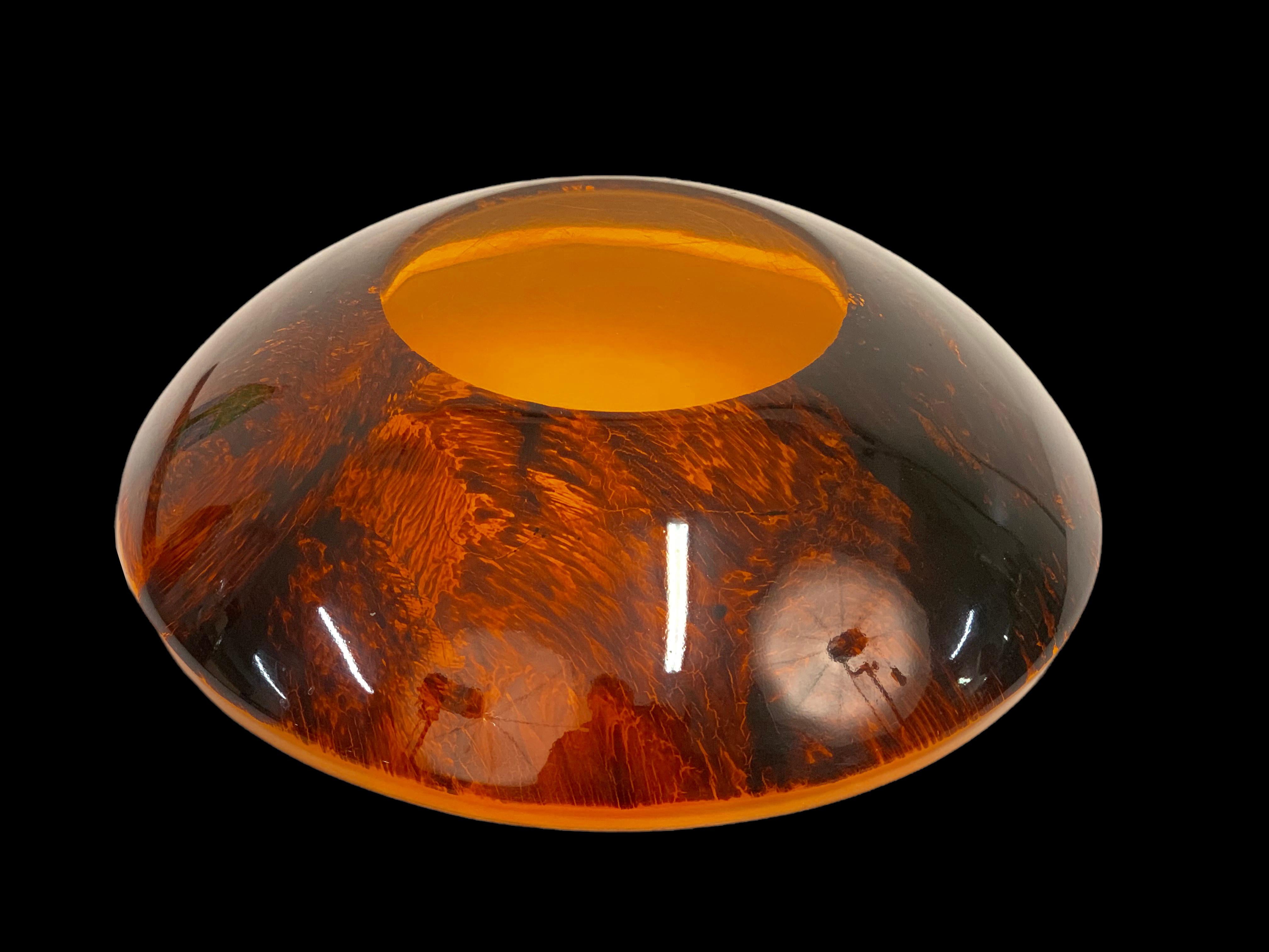 Midcentury Plexiglass with Tortoiseshell Effect Italian Round Centerpiece 1970s For Sale 3