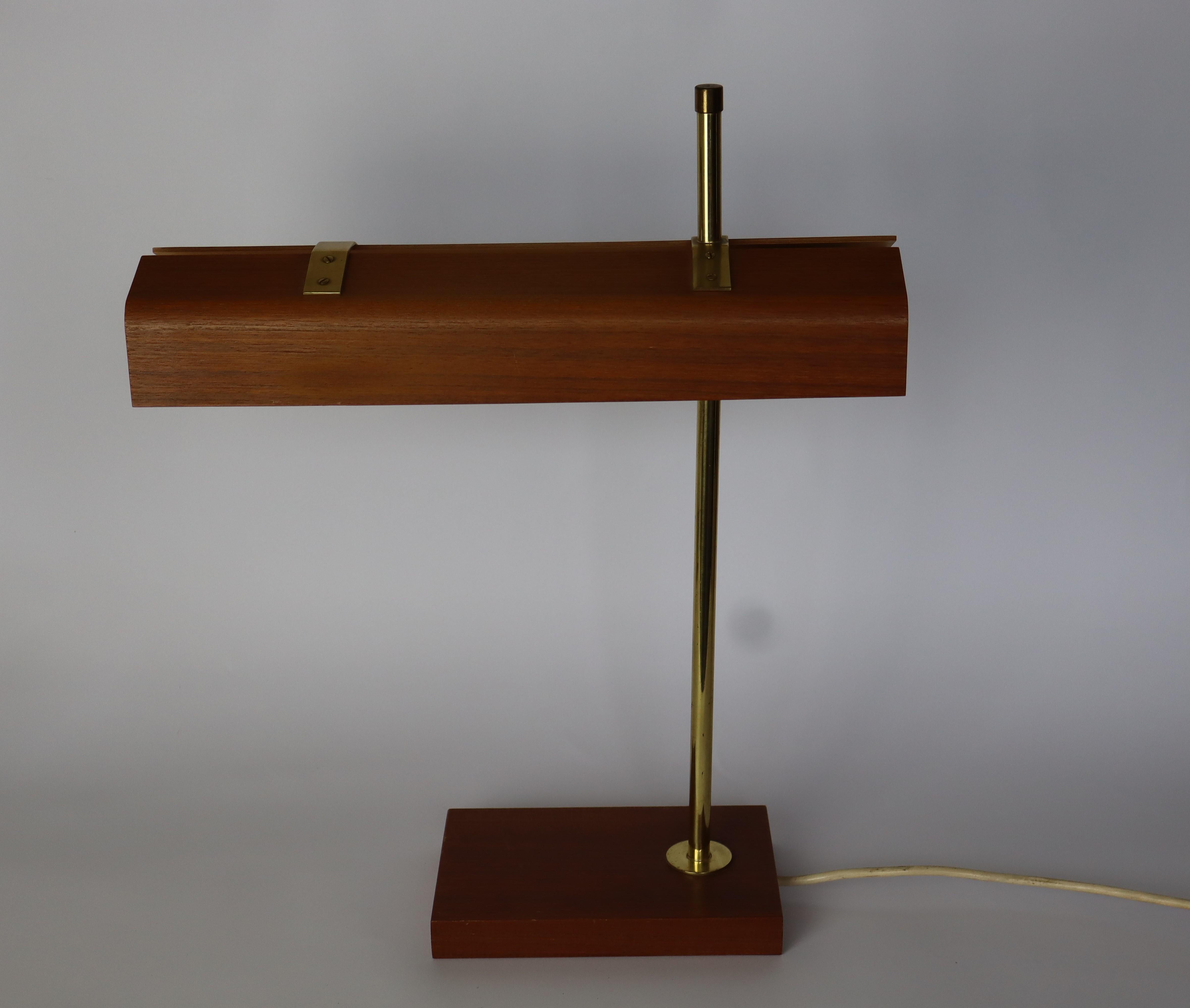 Mid-Century Modern Midcentury plywood and brass table lamp For Sale