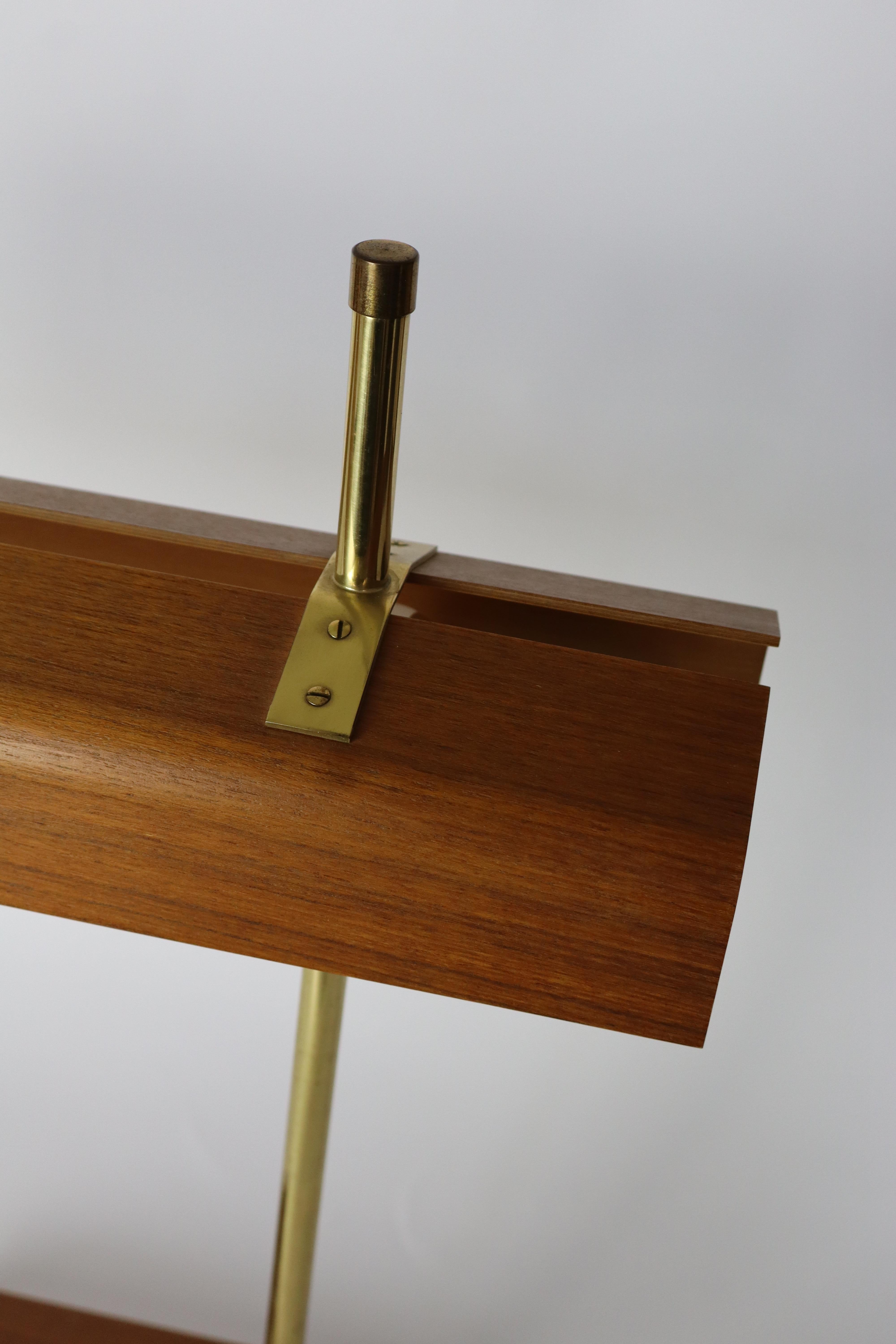 German Midcentury plywood and brass table lamp For Sale