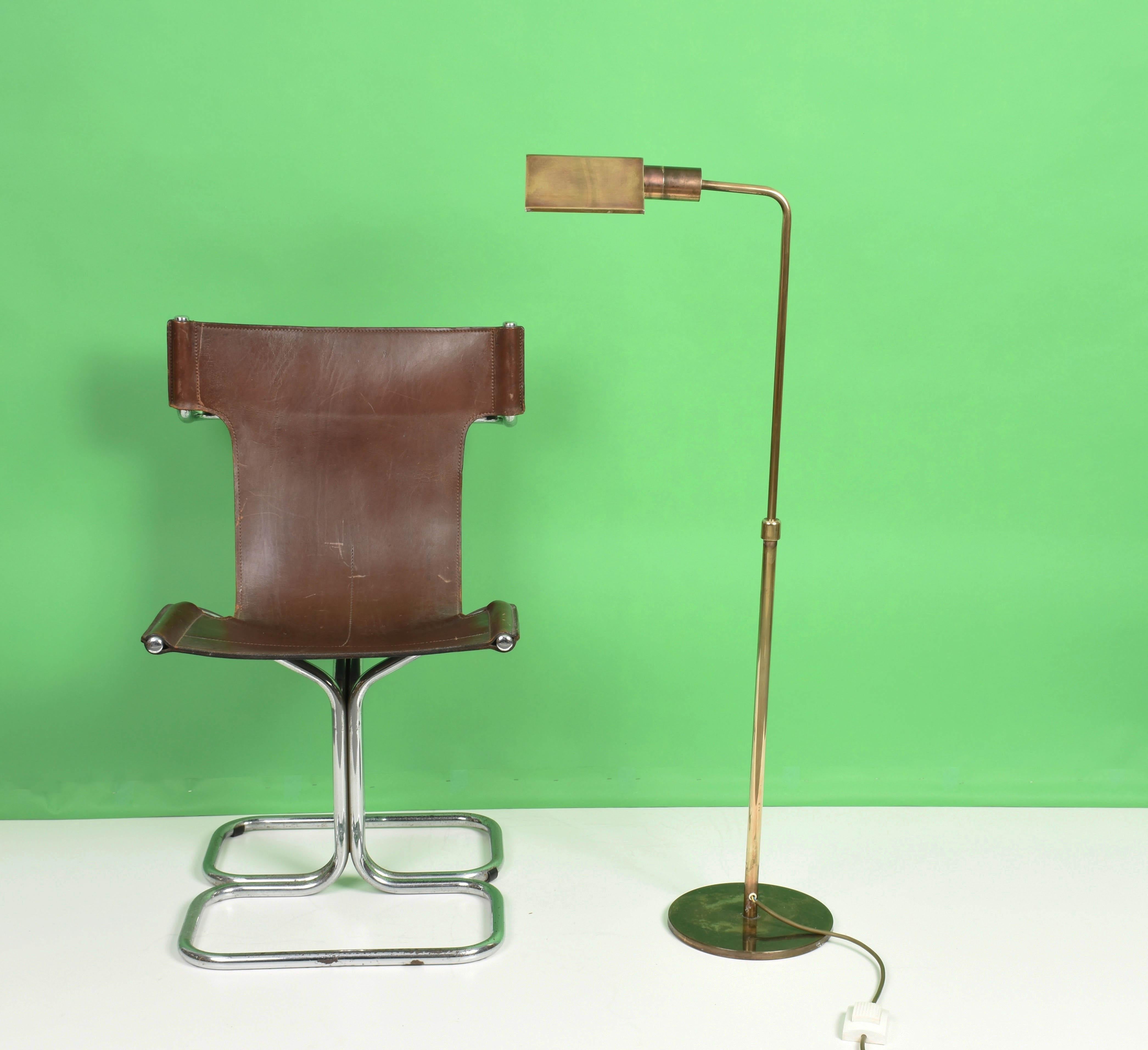 Midcentury Polished Brass Adjustable Italian Reading Floor Lamp, 1960s In Good Condition In Roma, IT