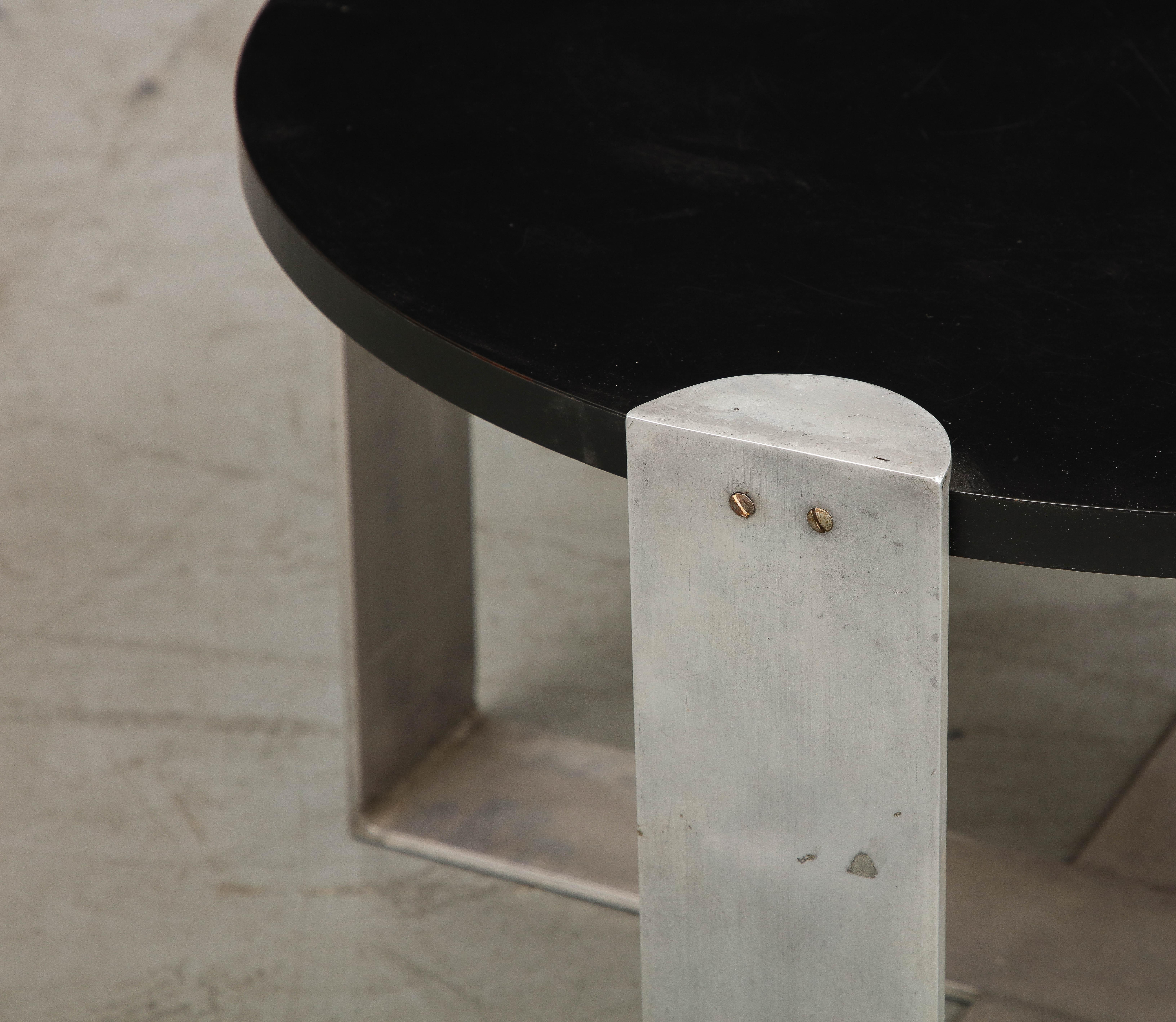 Table basse en bois et acier poli du milieu du siècle dernier, vers 1950 en vente 5