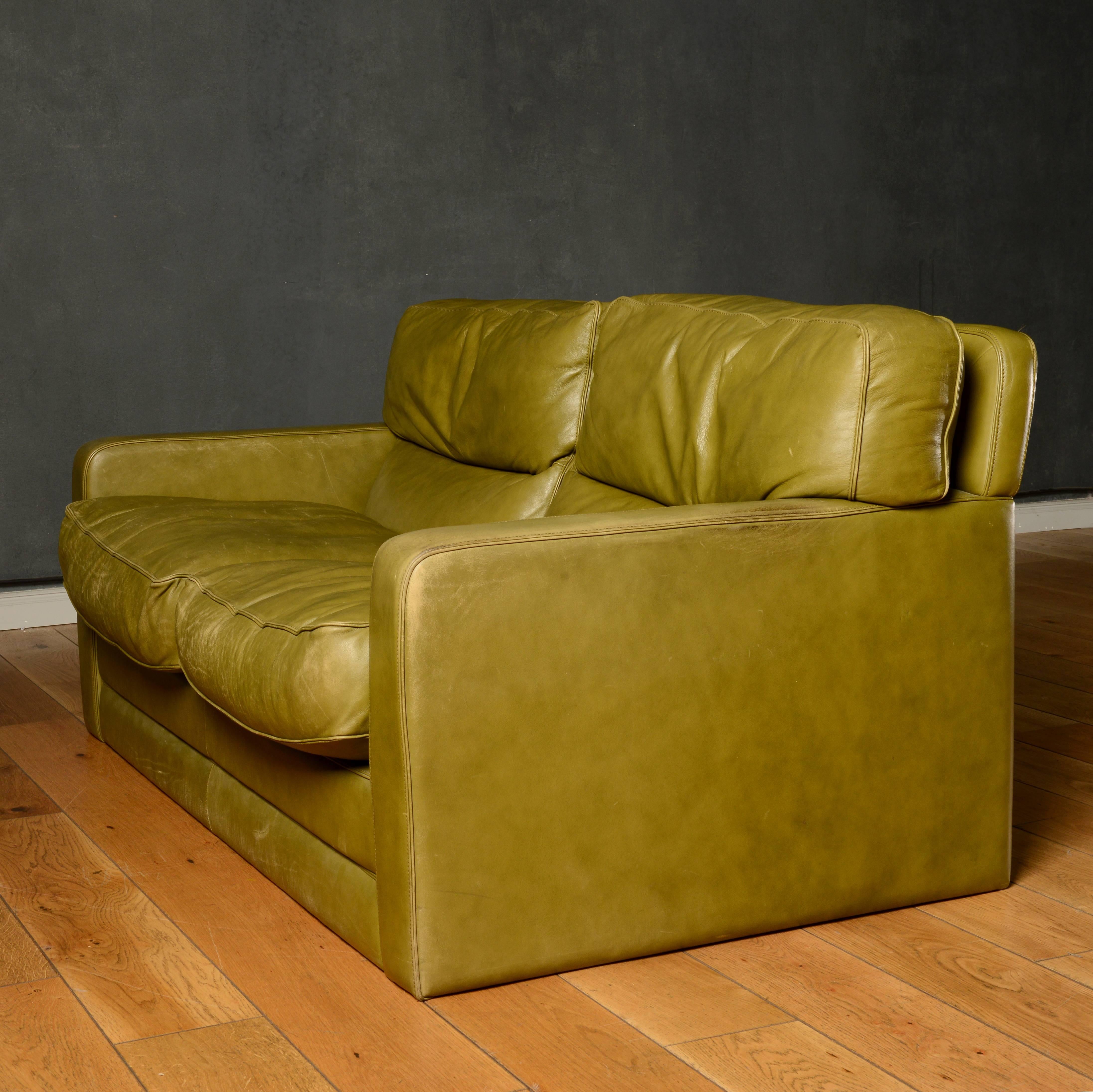 Midcentury Poltrona Frau Two-Seat in Green Leather In Good Condition In Berlin, DE