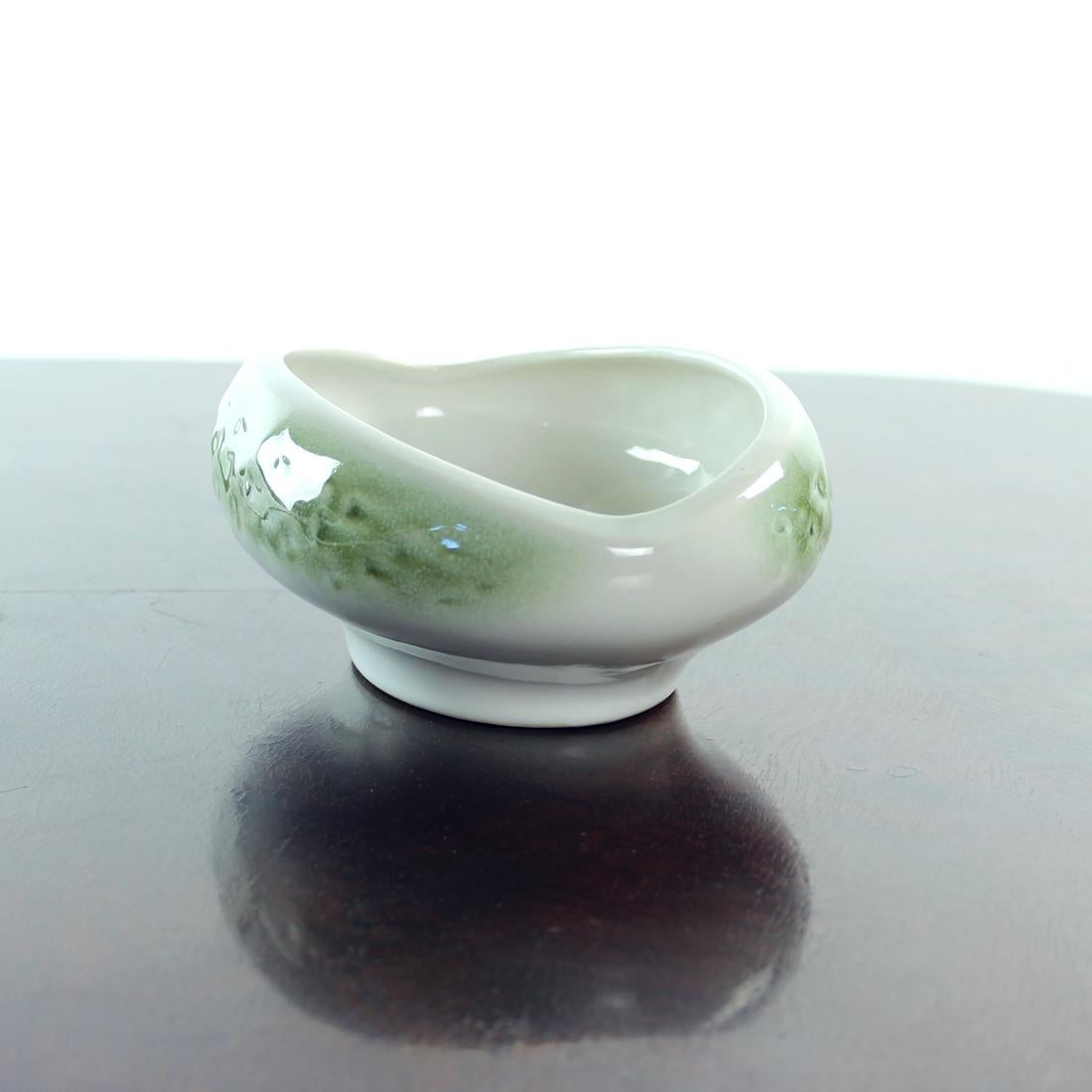 Beautiful, elegant and hard to miss. This ceramic bowl is made with beautiful details. Produced in Czechoslovakia in 1960s, original label on the bottom, printed in glaze. The bowl is made of a white porcelain with green pattern on each side.
