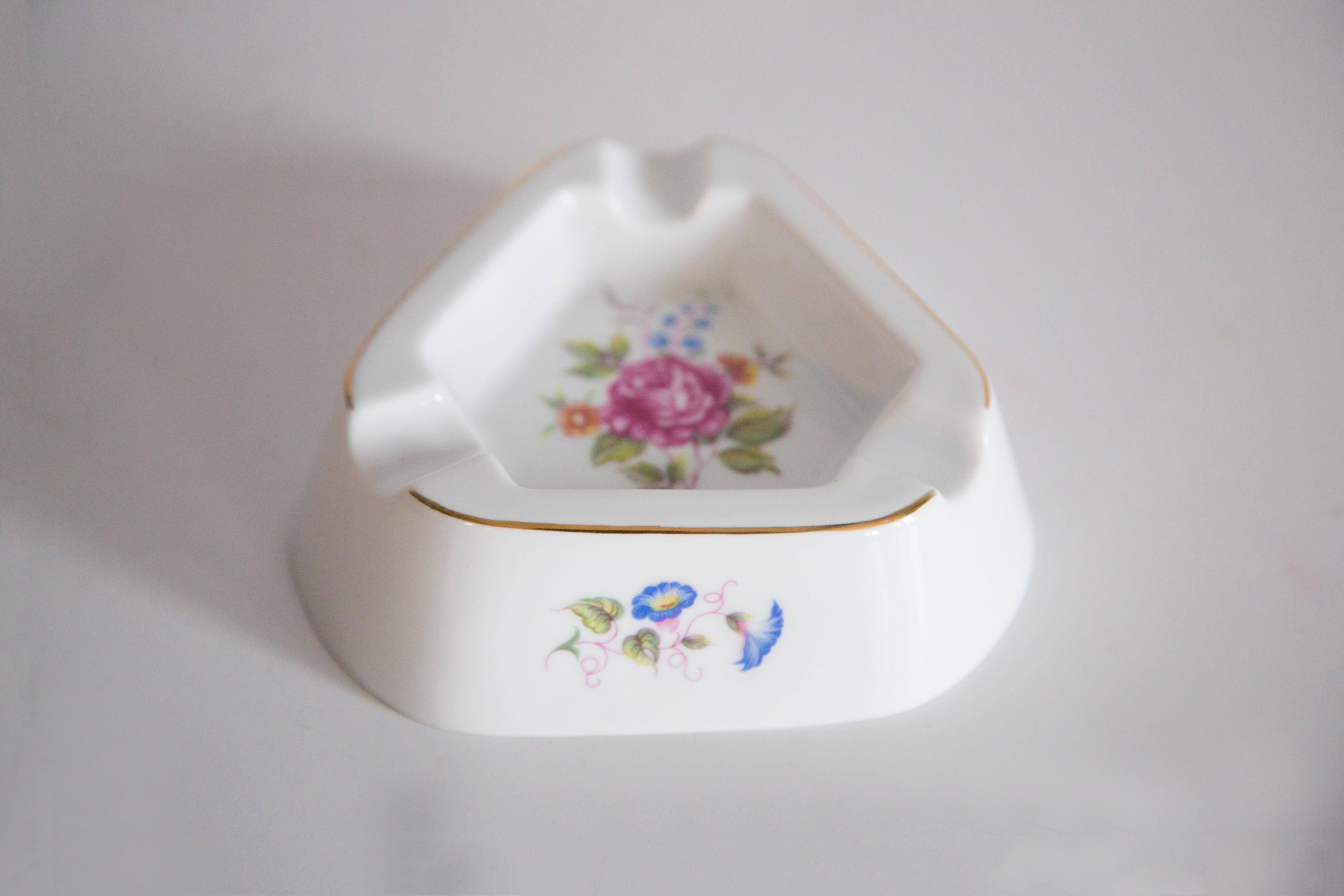 Midcentury Porcelain Flowers Roses Ashtray, Europe, 1970s In Good Condition For Sale In 05-080 Hornowek, PL