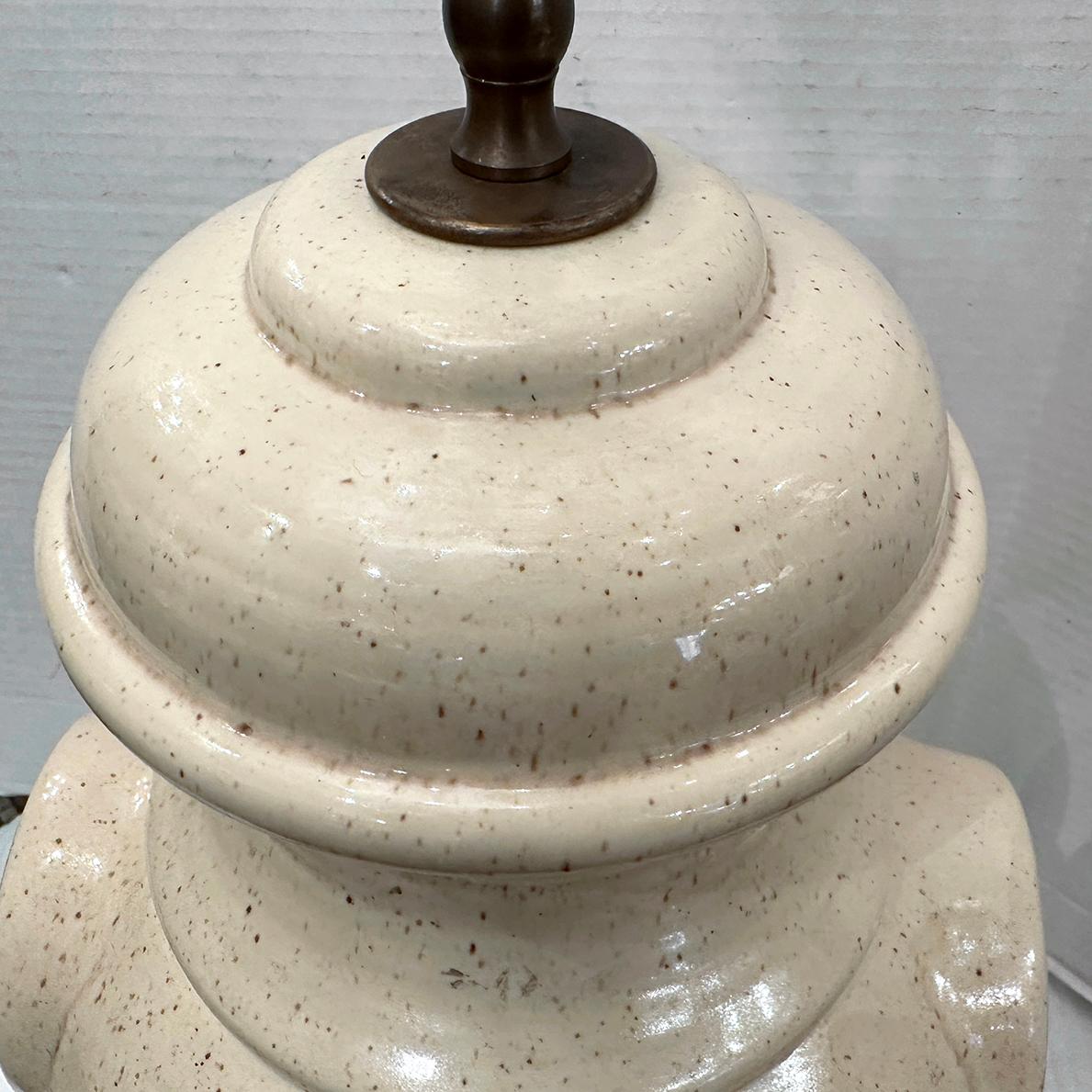 Lámpara de porcelana de mediados de siglo mediados del siglo XX en venta