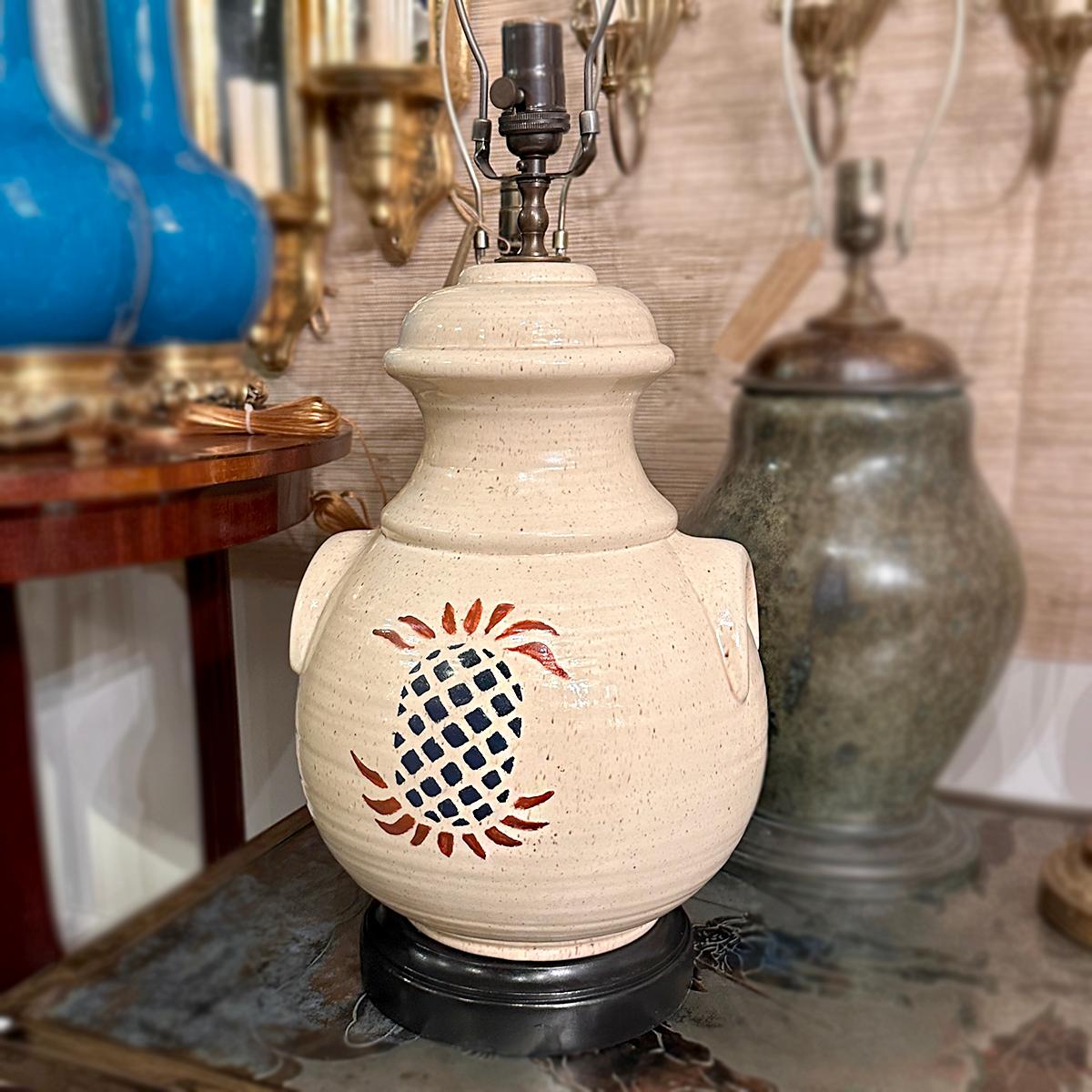 Lámpara de porcelana de mediados de siglo en venta 1