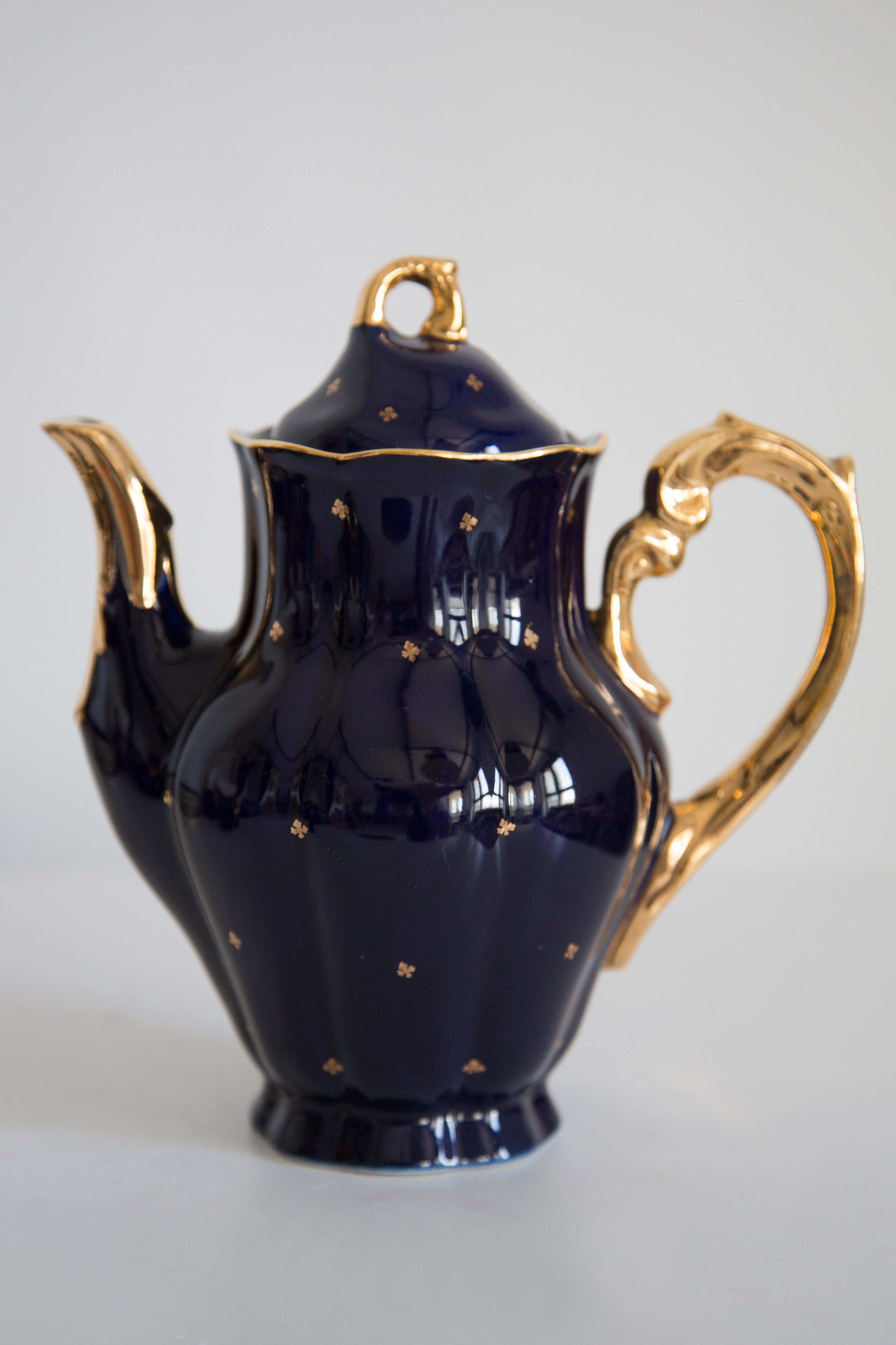 Midcentury Porcelain Navy Blue Tea Coffee Service Jug and Cups, Poland, 1960 For Sale 9
