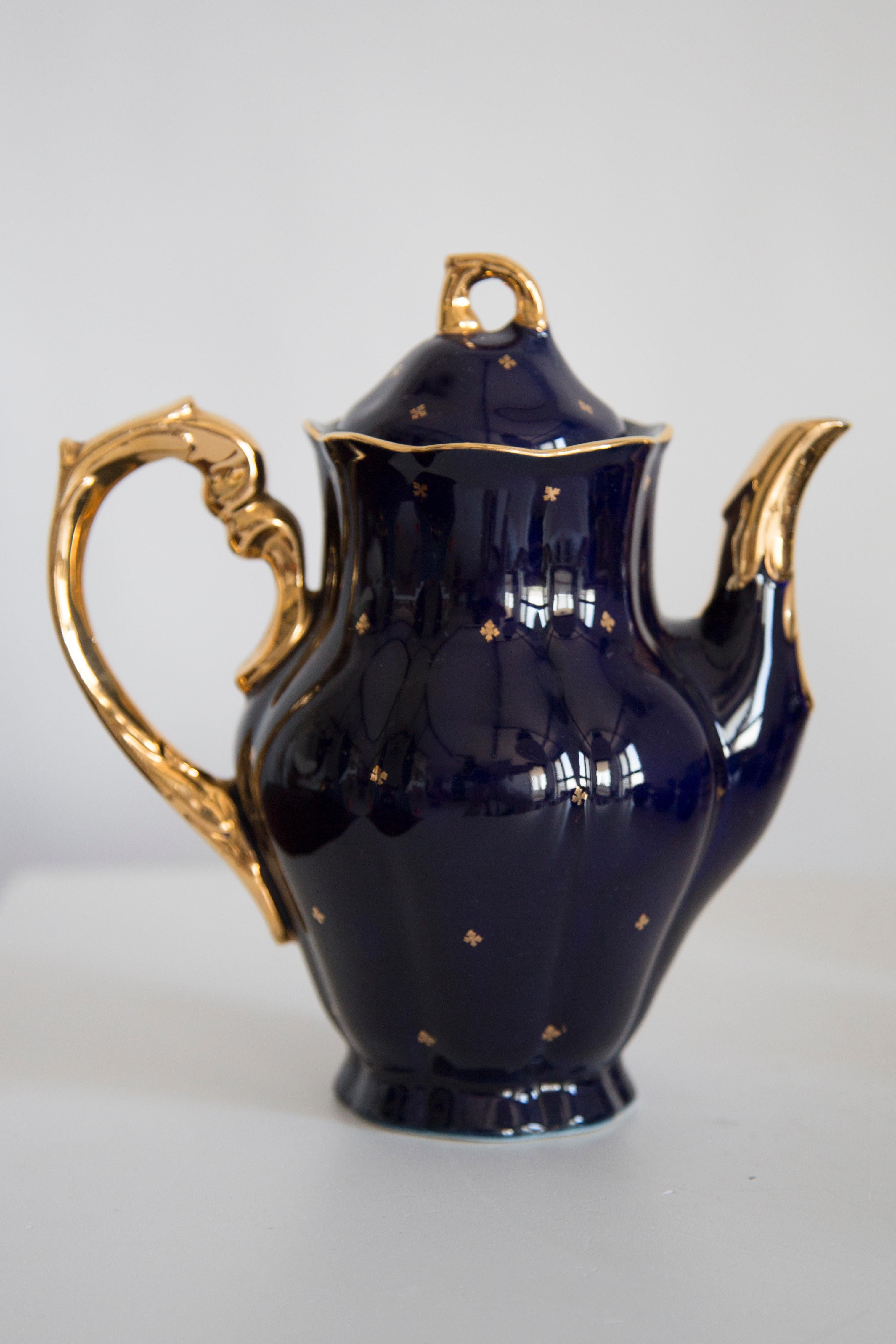 Hand-Painted Midcentury Porcelain Navy Blue Tea Coffee Service Jug and Cups, Poland, 1960 For Sale
