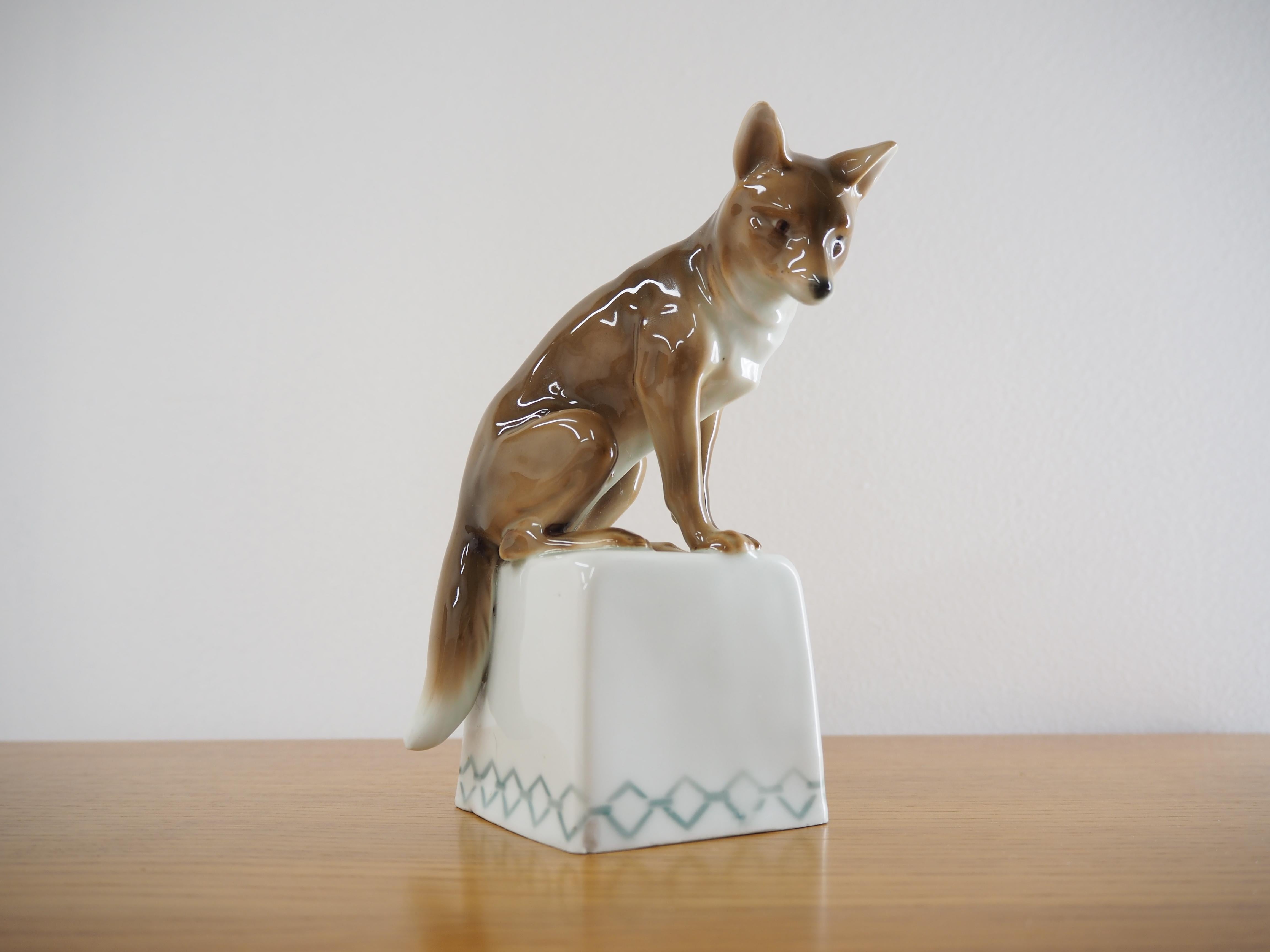 Midcentury porcelain sculpture of fox, 1960s. In good original condition.
  