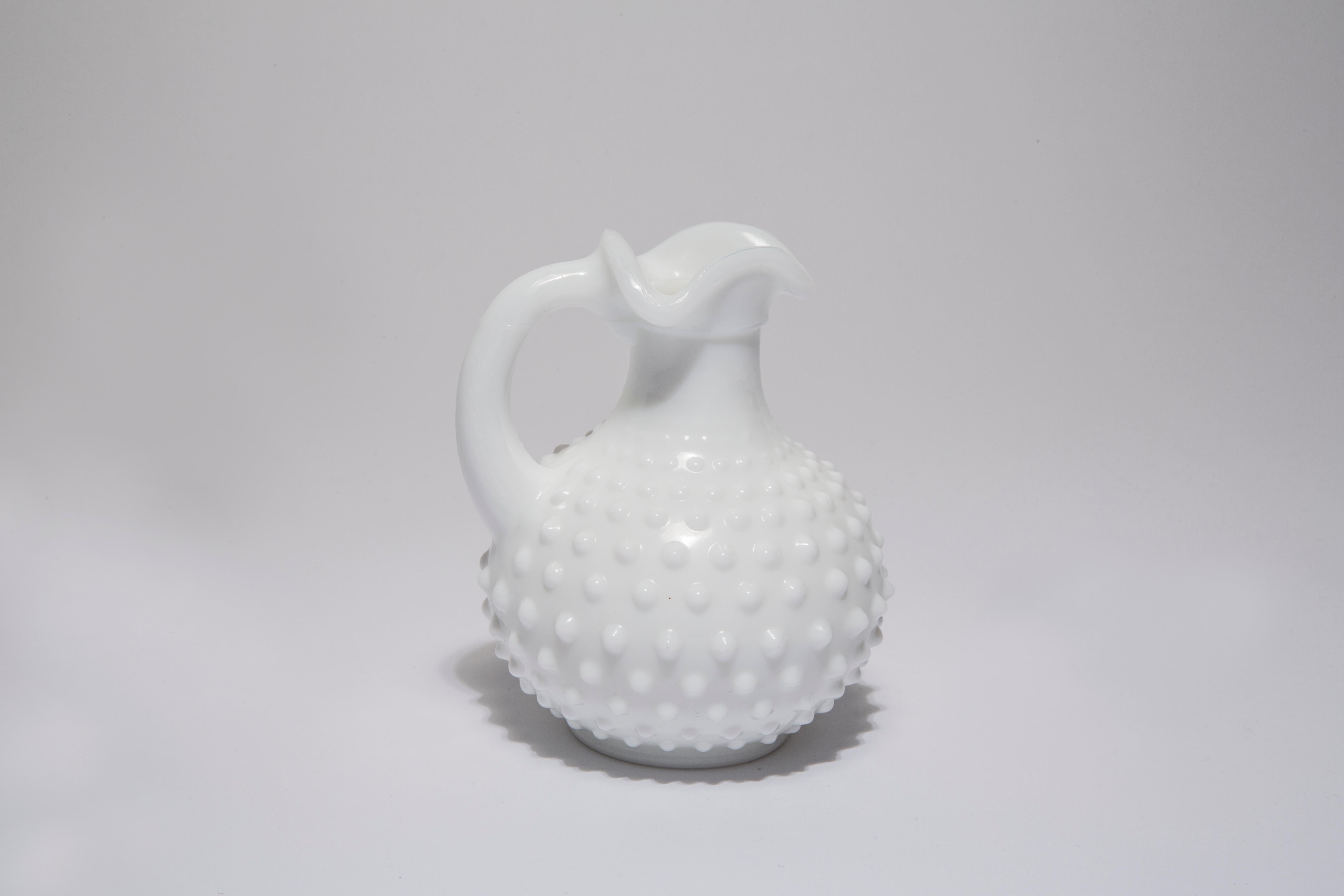 20th Century Midcentury Porcelain White Mini Vase with a Frill, Europe, 1990s For Sale