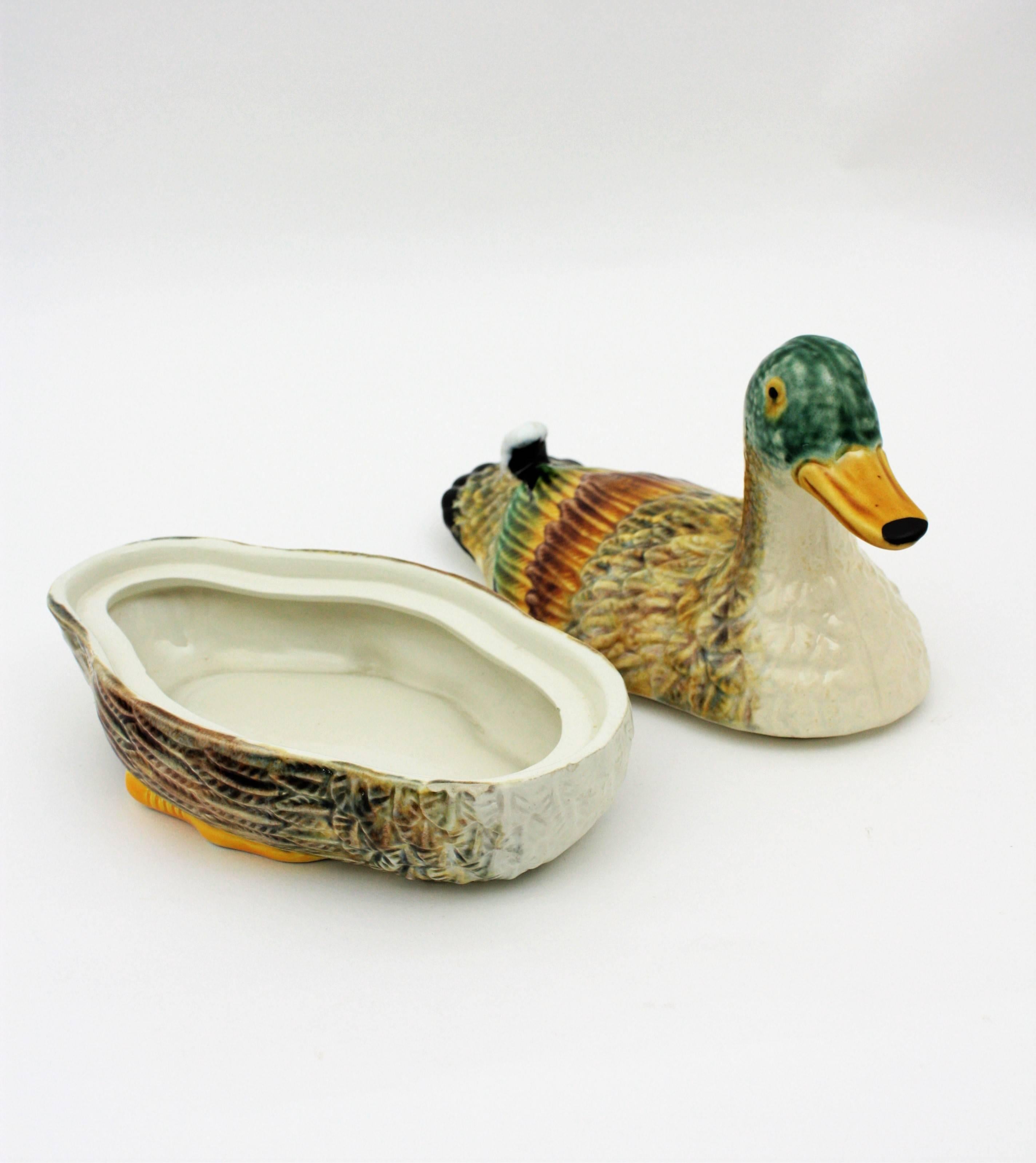 Mid-Century Modern Soupière à canard en céramique de majolique, Portugal, années 1960 en vente