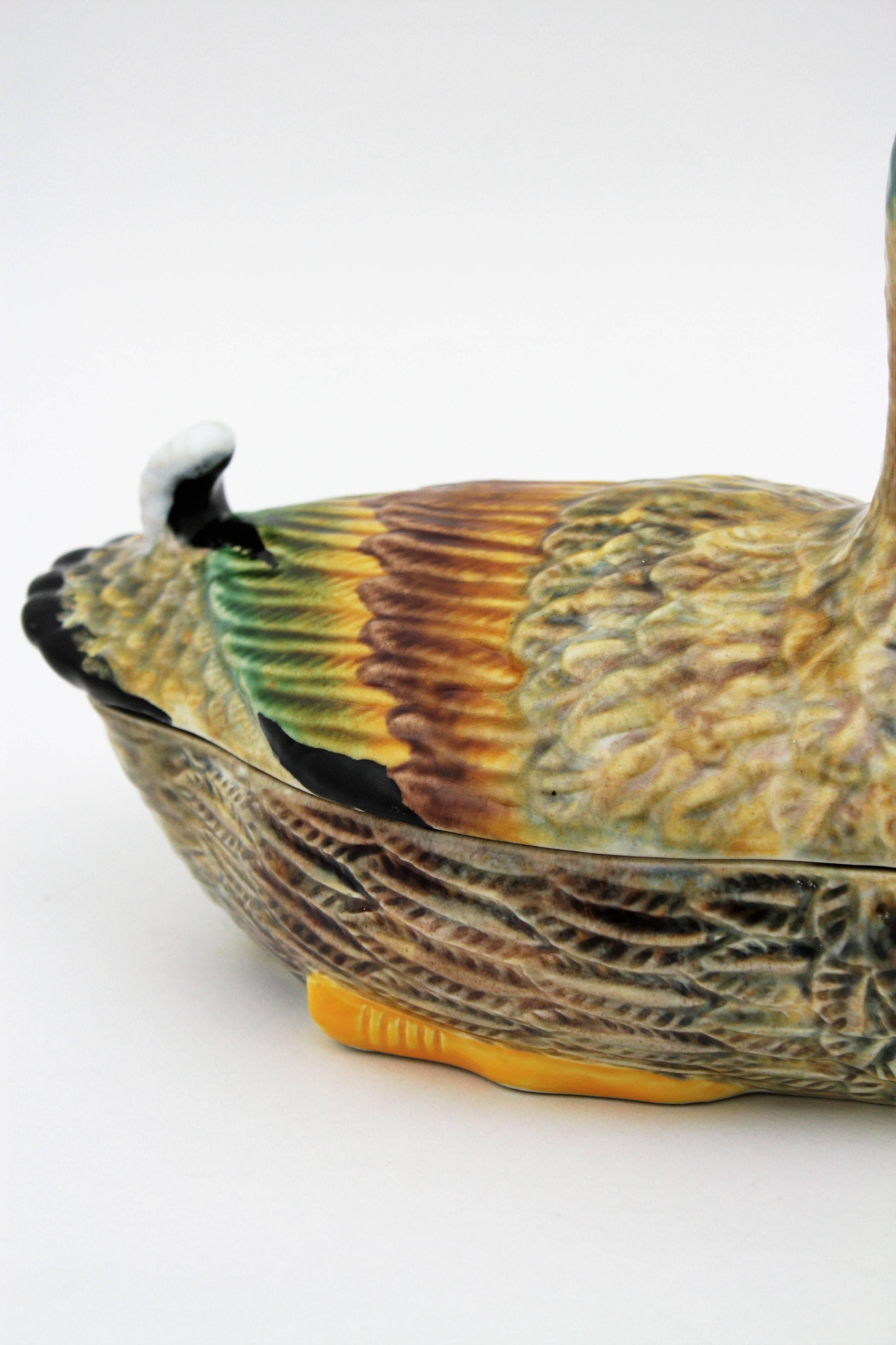 Céramique Soupière à canard en céramique de majolique, Portugal, années 1960 en vente