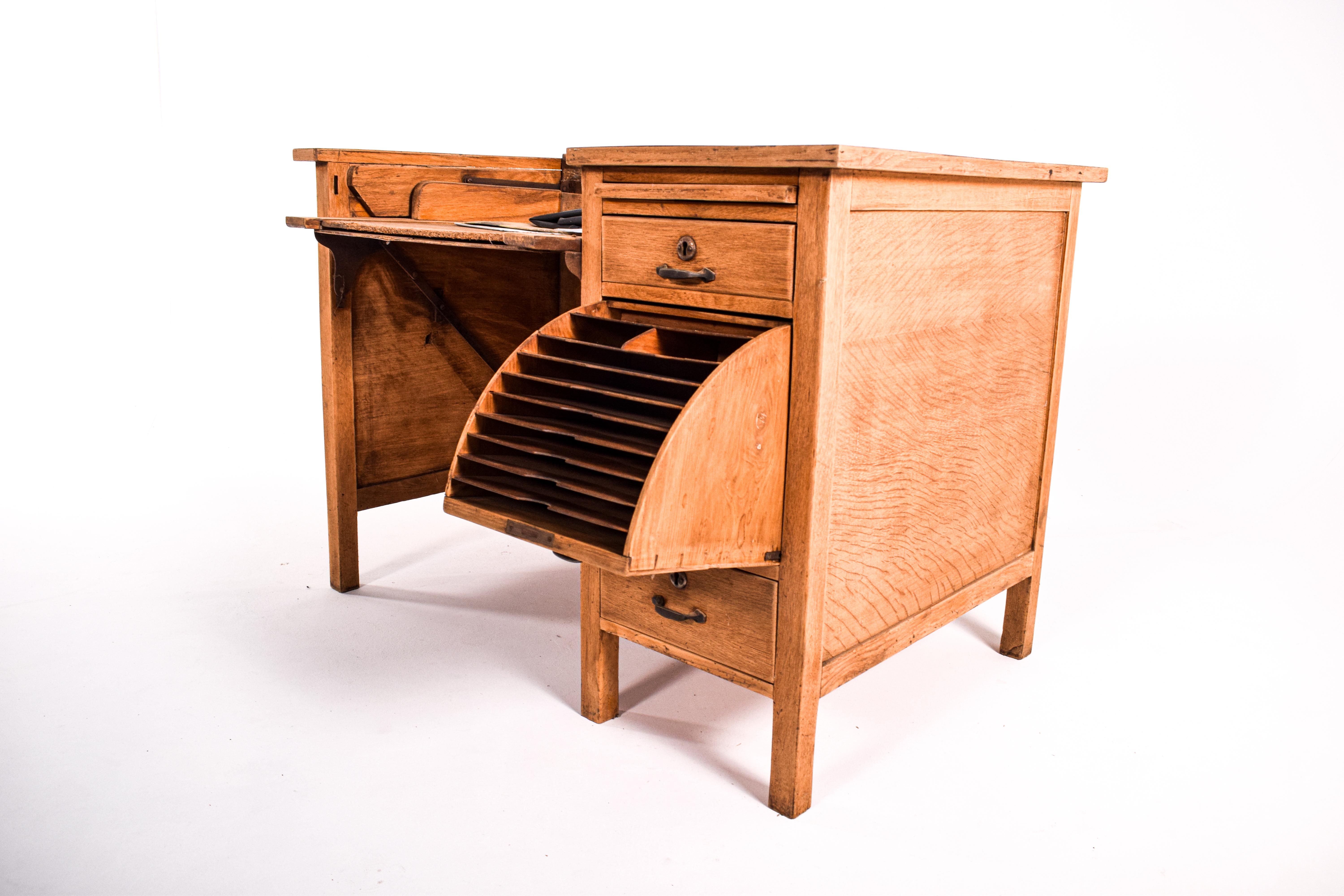 Midcentury Portuguese Olaio Oak Desk, 1950s In Good Condition For Sale In Lisboa, Lisboa
