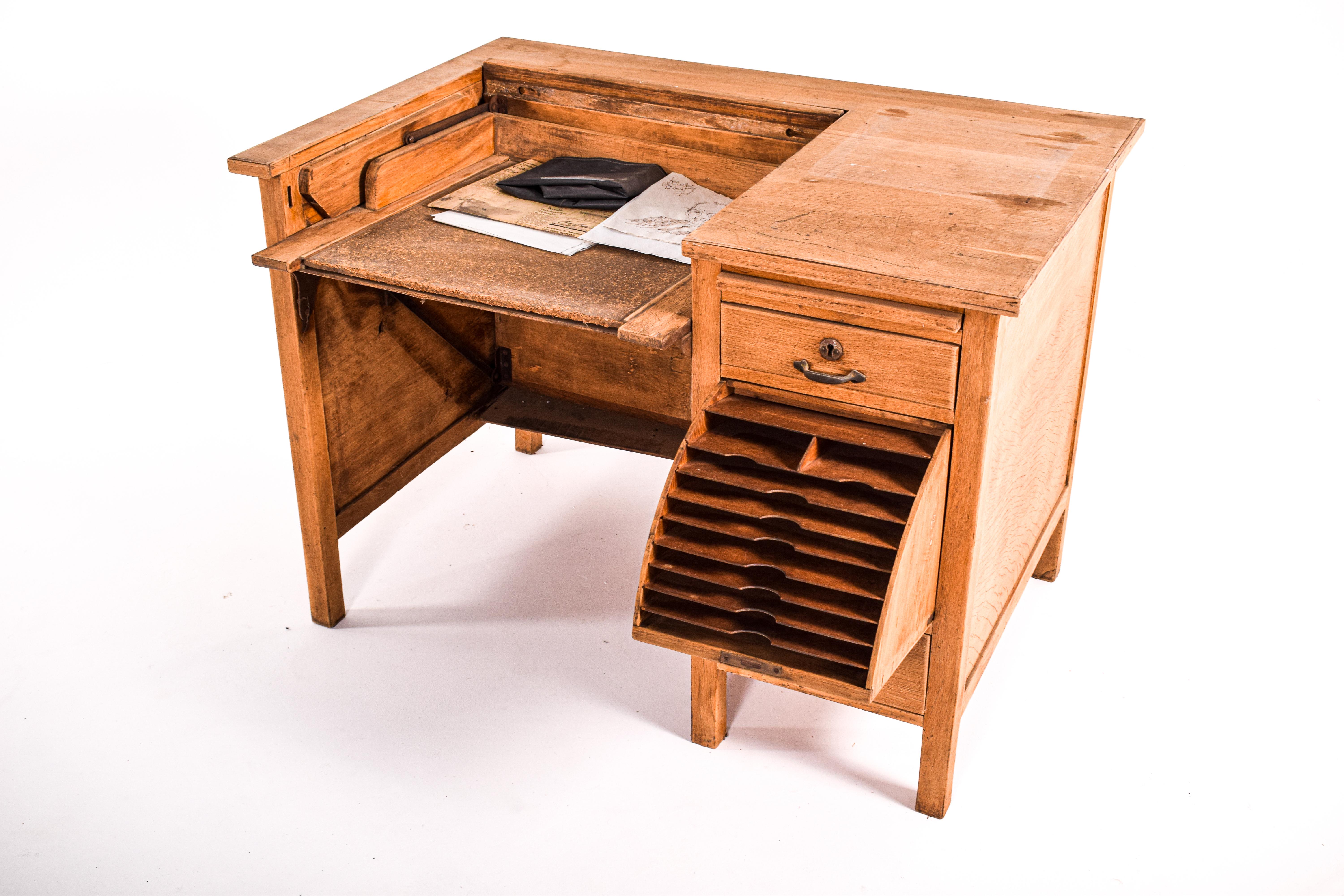 Midcentury Portuguese Olaio Oak Desk, 1950s For Sale 1