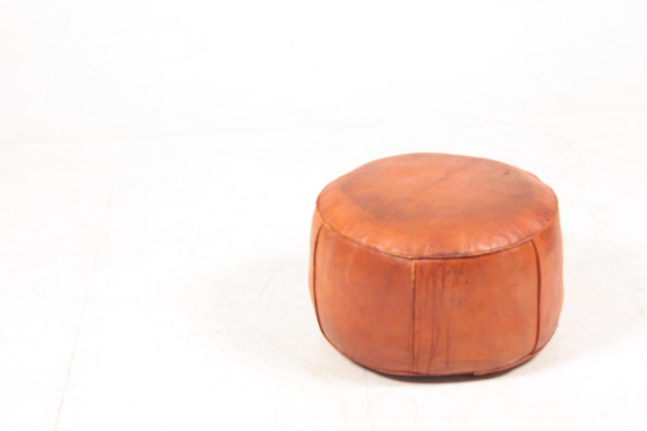 Pouf in pelle - progettato e realizzato in Danimarca negli anni '60. Ottime condizioni.