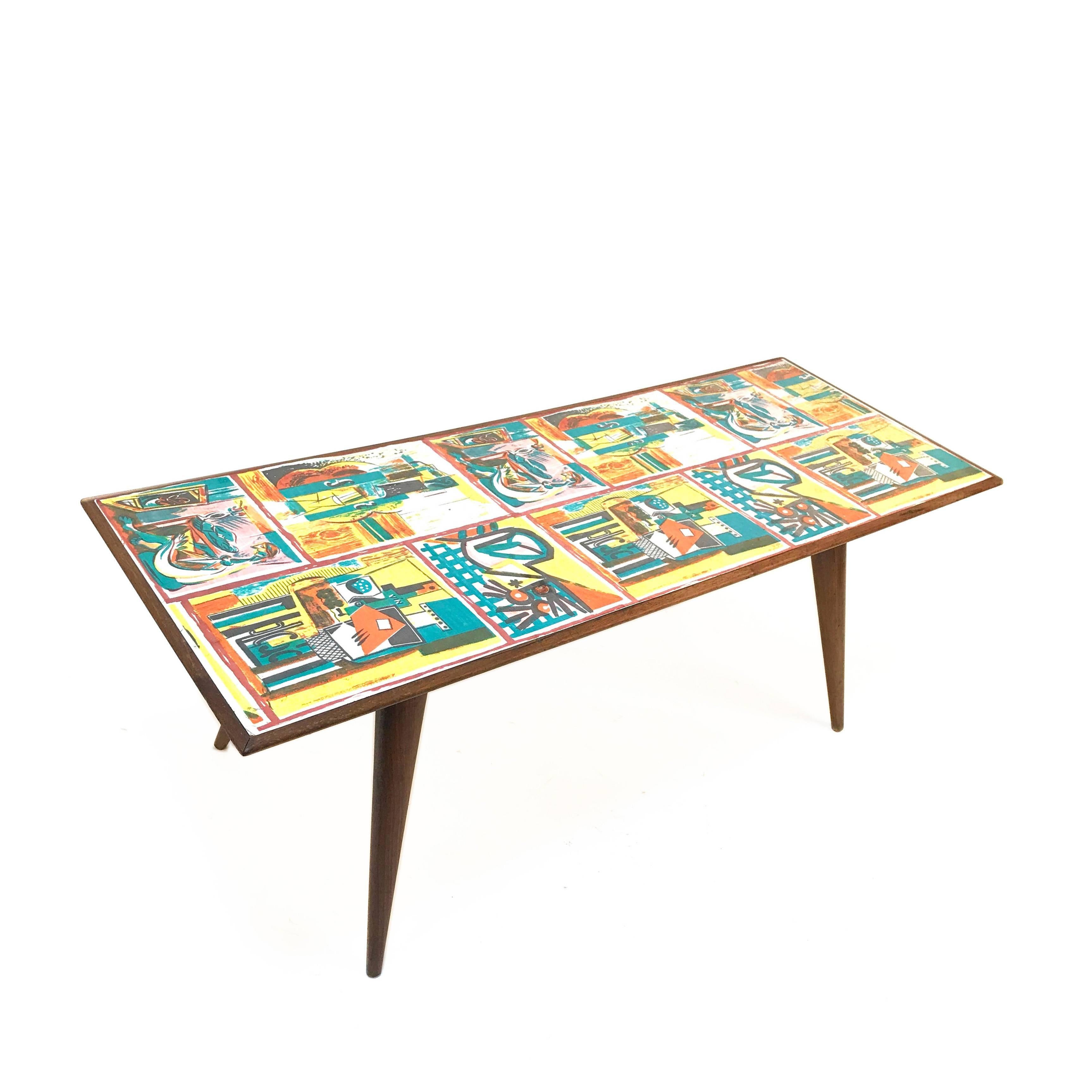 Midcentury Printed Wood and Plastic Italian Coffee Table after De Poli, 1950s In Distressed Condition For Sale In Roma, IT