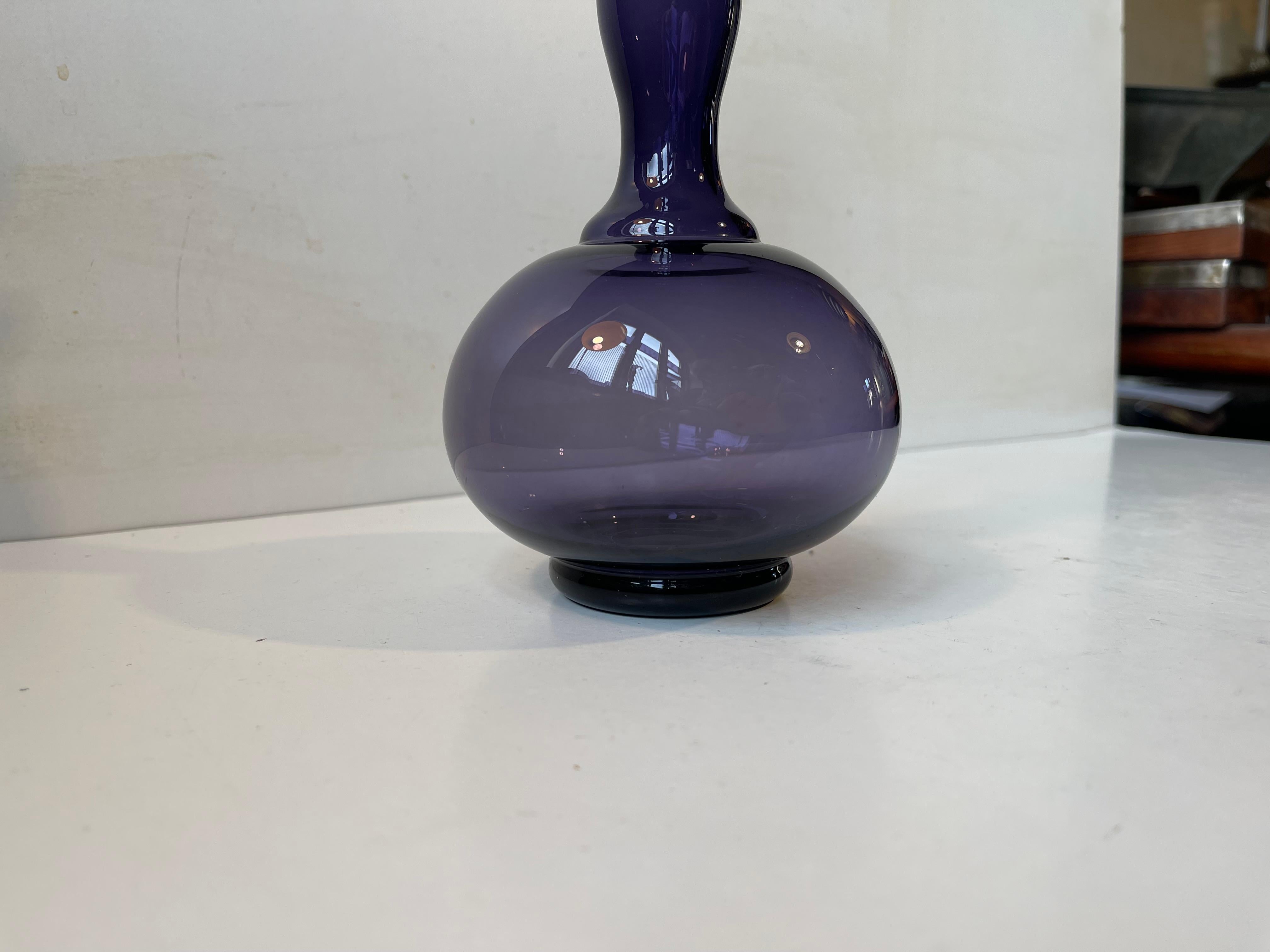 Midcentury Purple Art Glass Decanter by Jacob E. Bang for Holmegaar In Good Condition For Sale In Esbjerg, DK