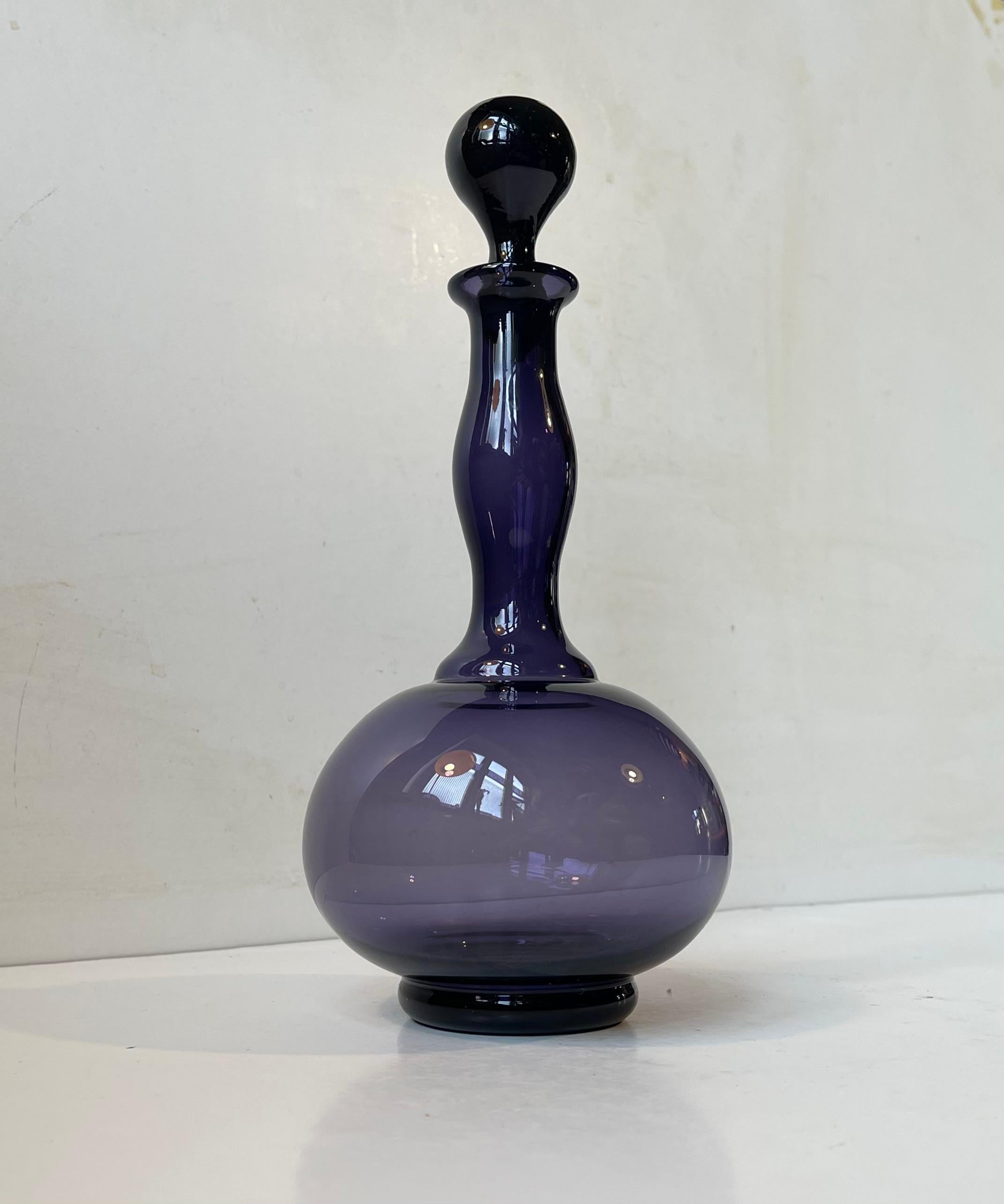 Midcentury Purple Art Glass Decanter by Jacob E. Bang for Holmegaar For Sale 1