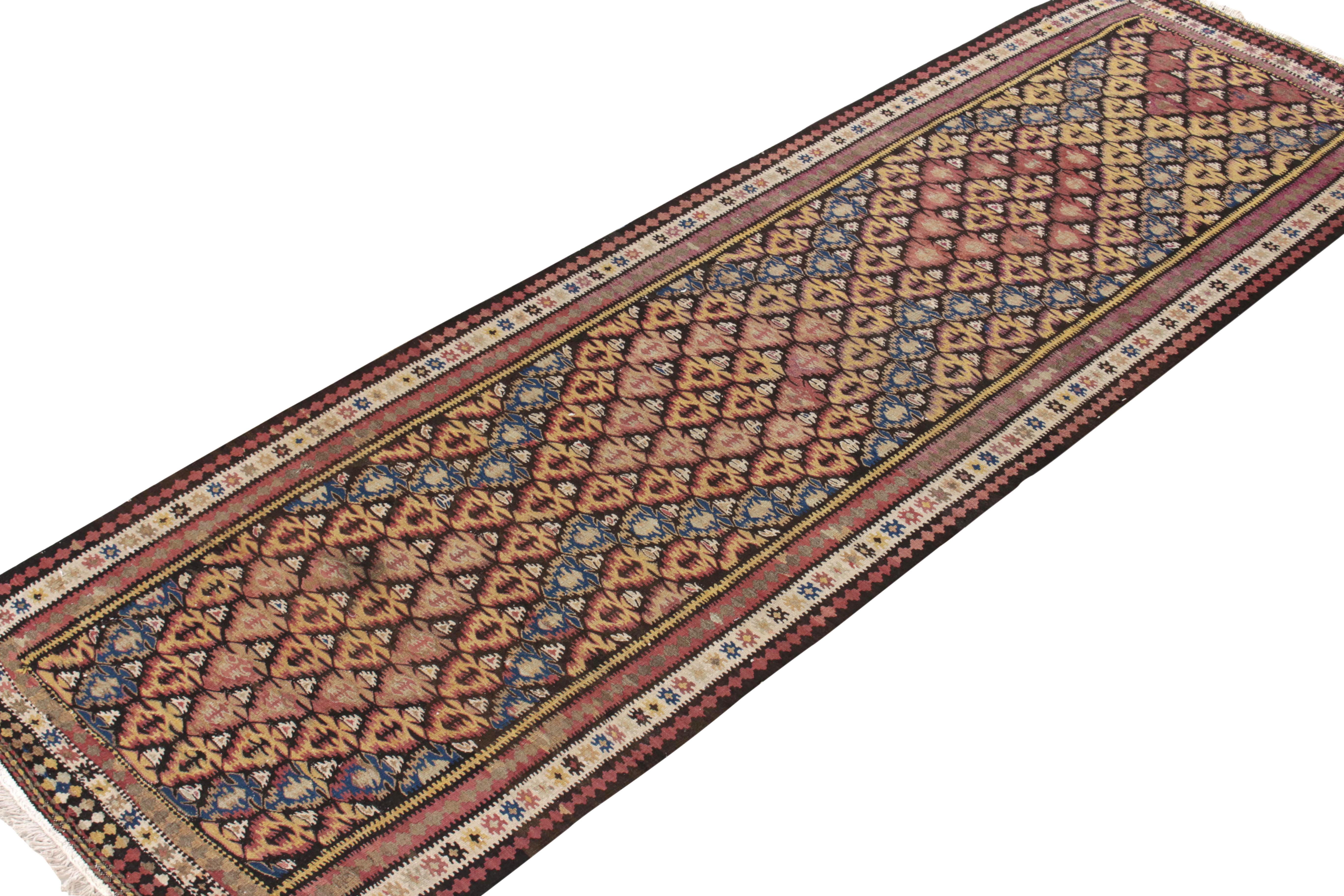 Kilim persa vintage de los años 50 con estampado geométrico rosa y morado by Rug & Kilim Tribal en venta