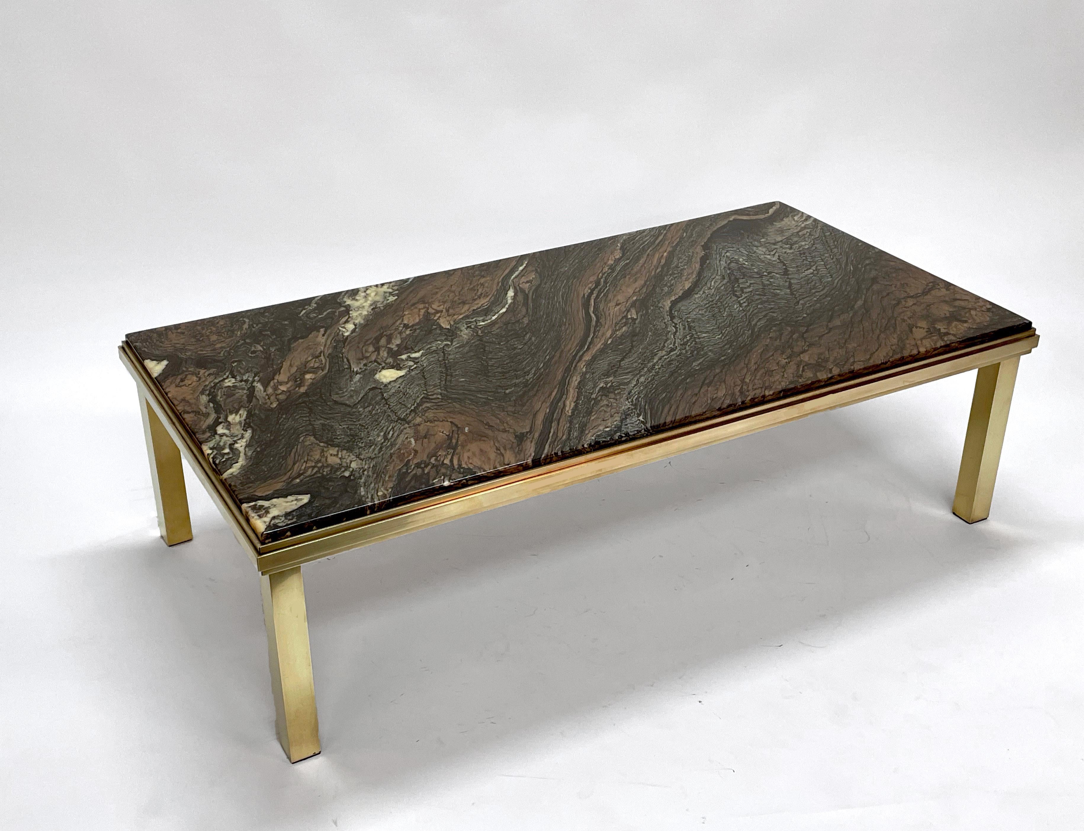 Table basse rectangulaire italienne du milieu du siècle en marbre quartzite et laiton, 1970 en vente 3