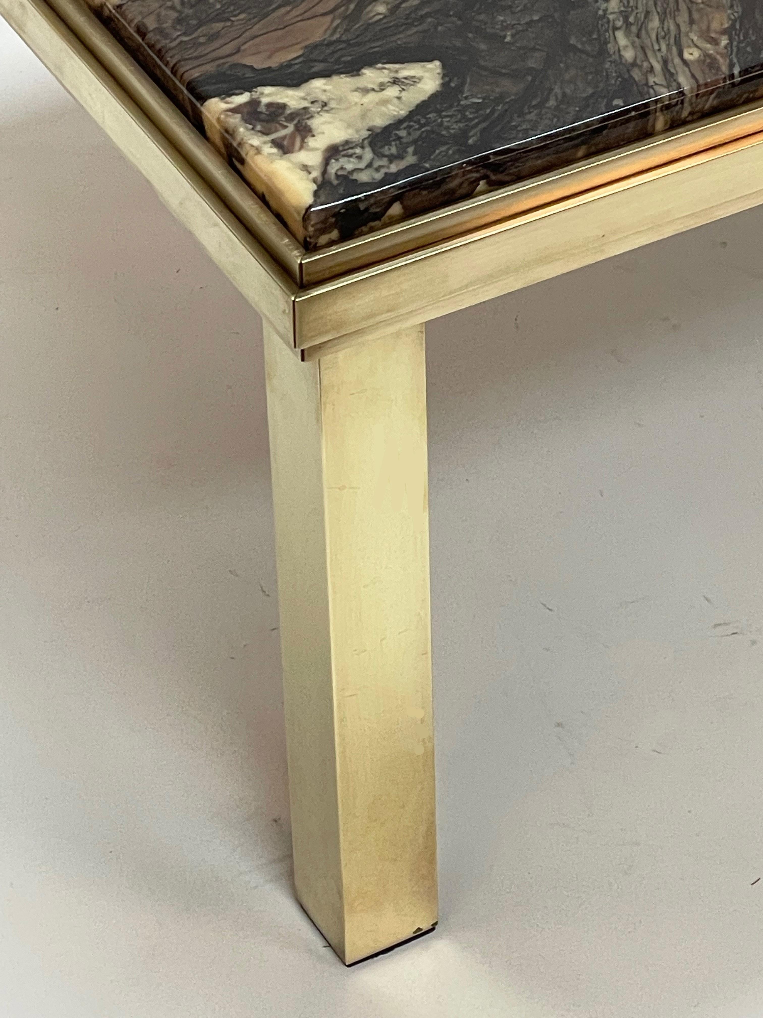 Table basse rectangulaire italienne du milieu du siècle en marbre quartzite et laiton, 1970 en vente 7