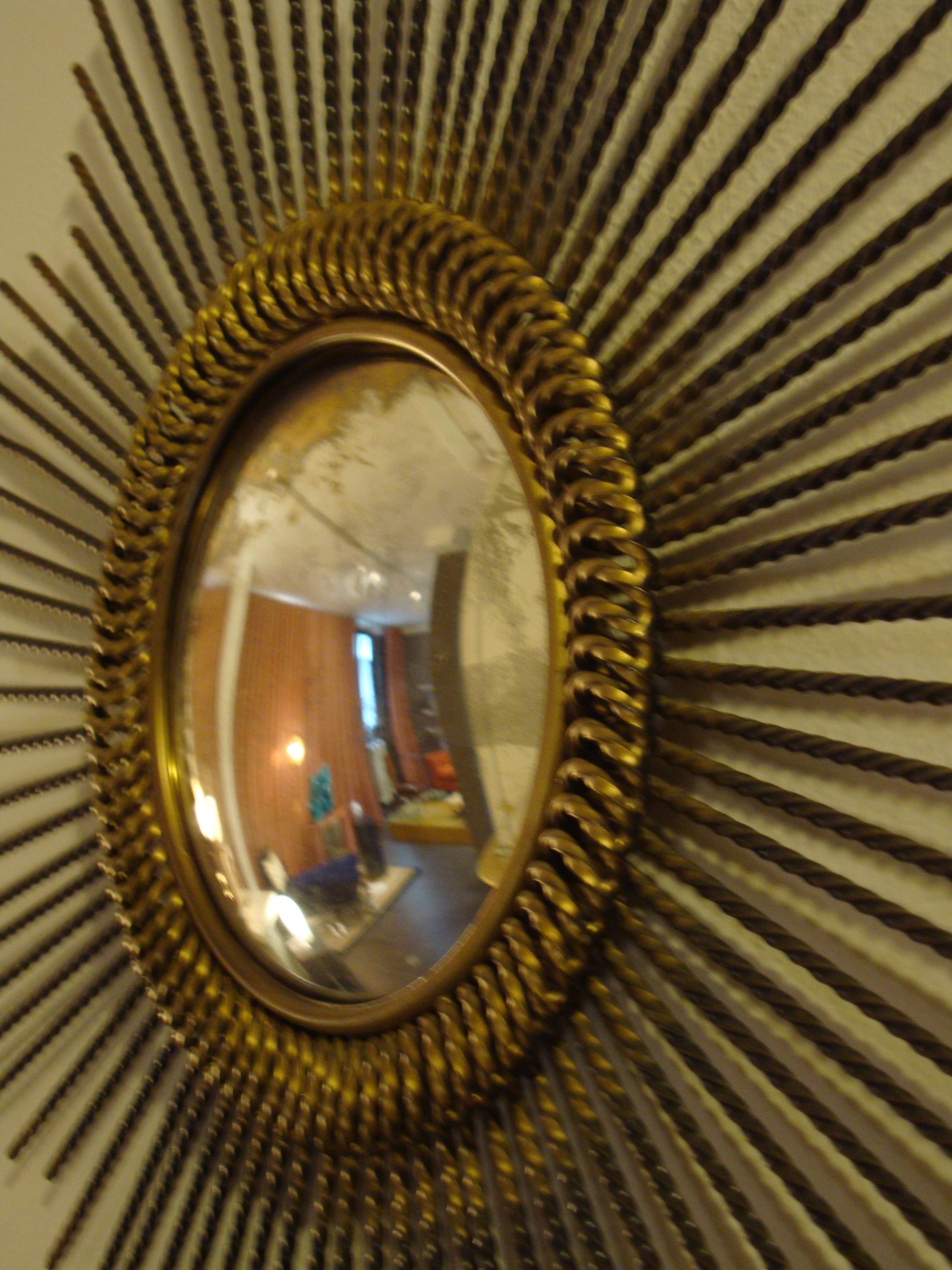 Midcentury Radial Gilded Frame Convex French Wall Mirror, 1950s In Good Condition For Sale In Milano, IT