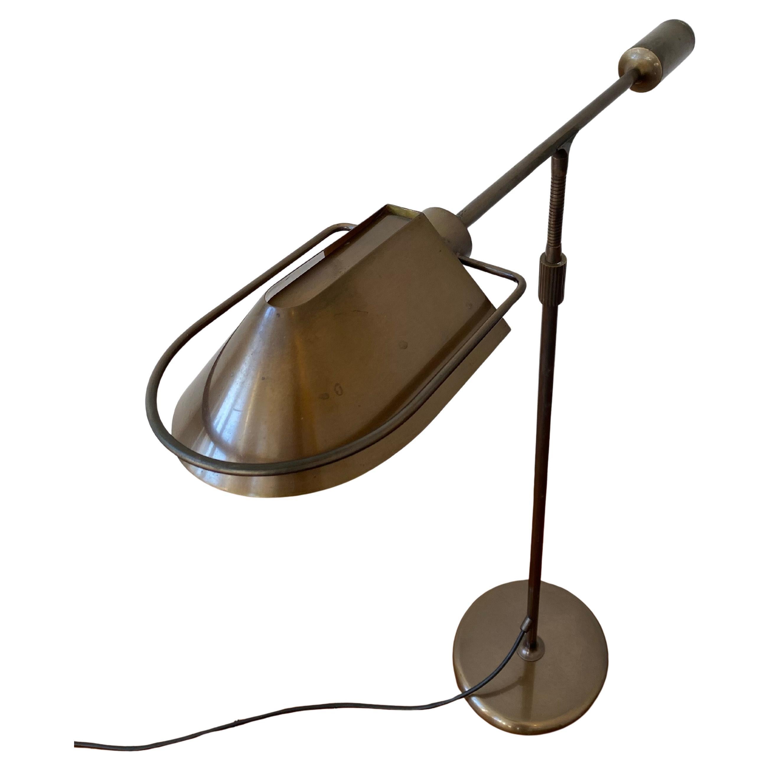 Mid-Century moderno Lampada da lettura regolabile in ottone di Florian Schulz, metà secolo. in vendita