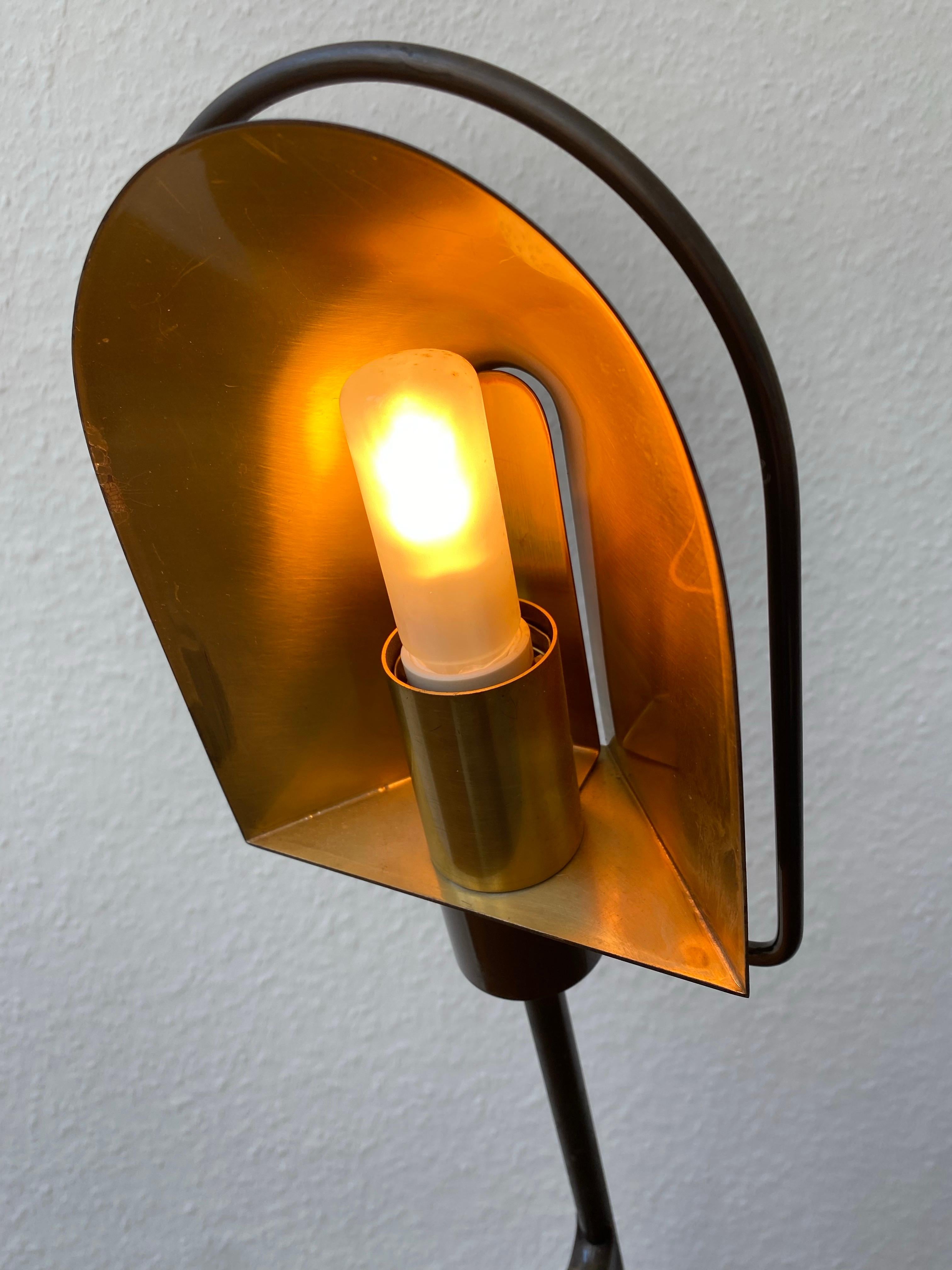 Lampada da lettura regolabile in ottone di Florian Schulz, metà secolo. in vendita 1