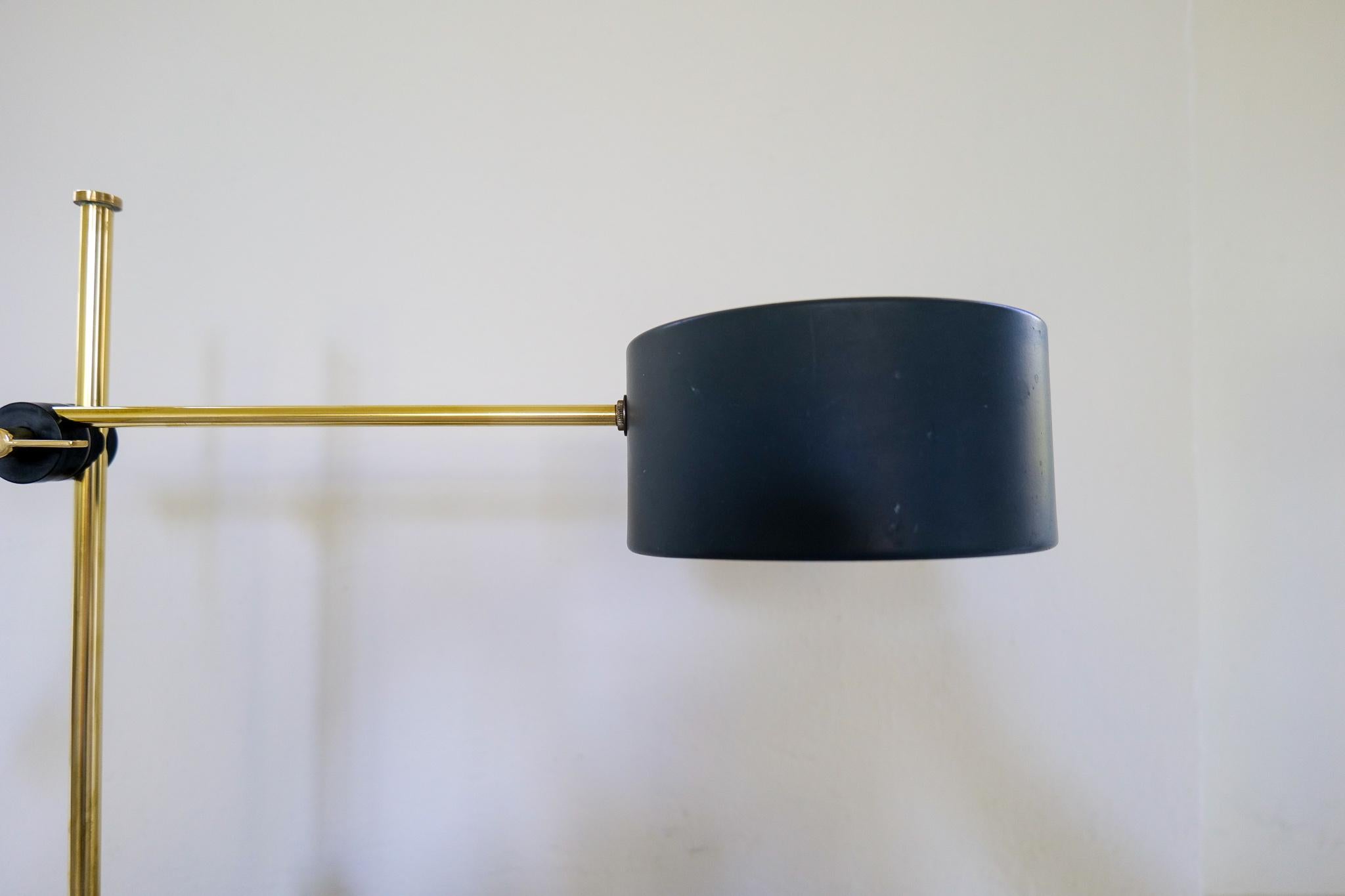 Midcentury Rare Brass and Walnut Table Lamp by Einar Bäckström, Sweden, 1950s 4