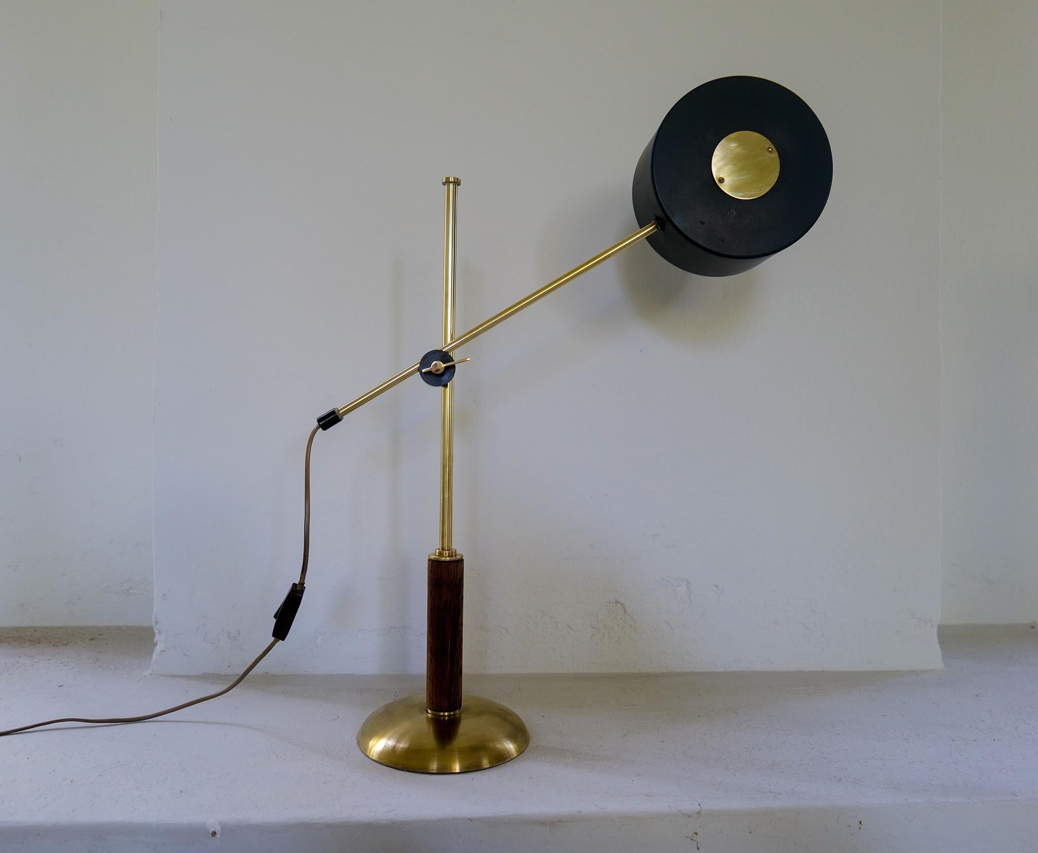 Midcentury Rare Brass and Walnut Table Lamp by Einar Bäckström, Sweden, 1950s 8