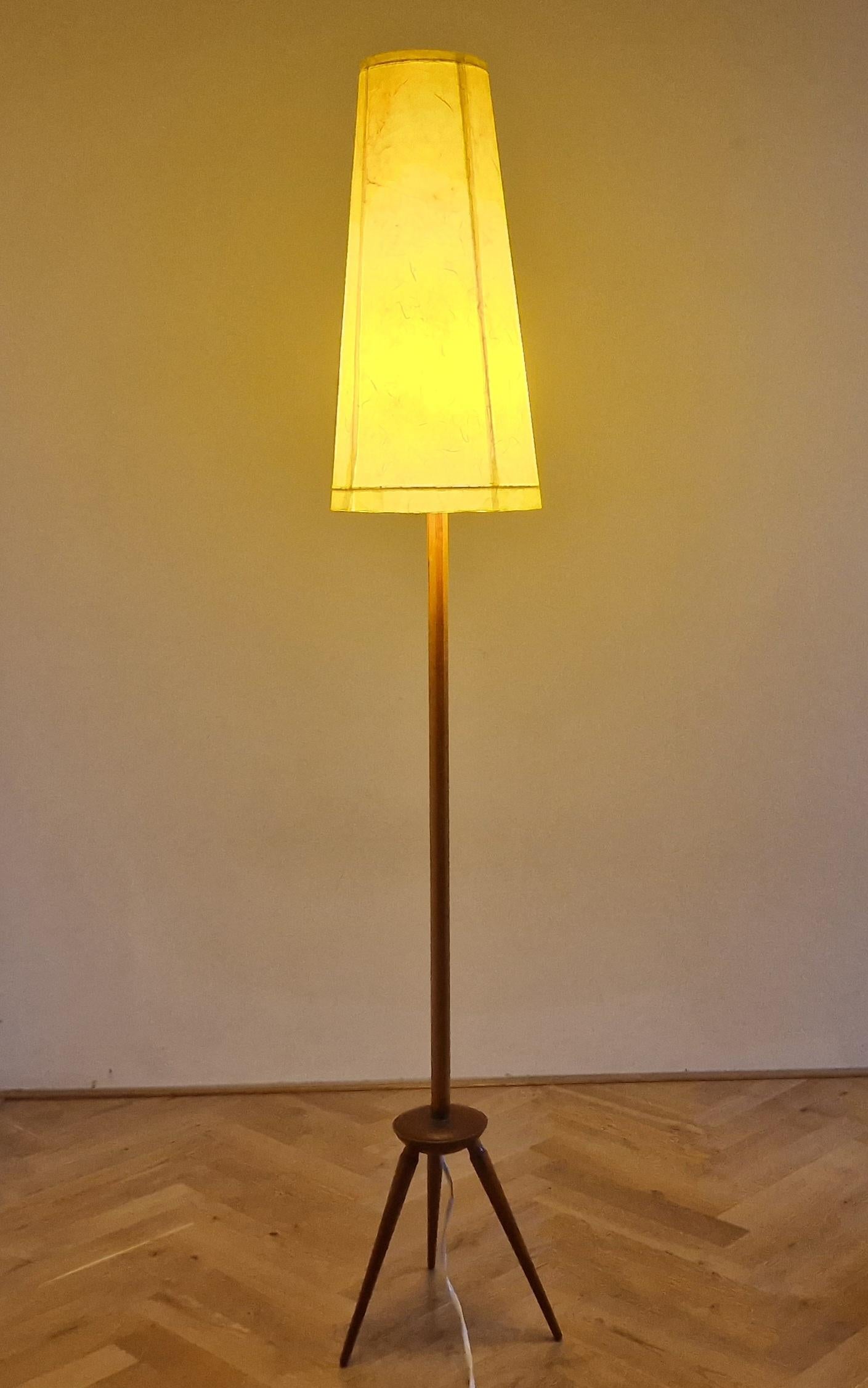 Rara lámpara de pie Rocket de mediados de siglo, Alemania, años 60 Madera en venta