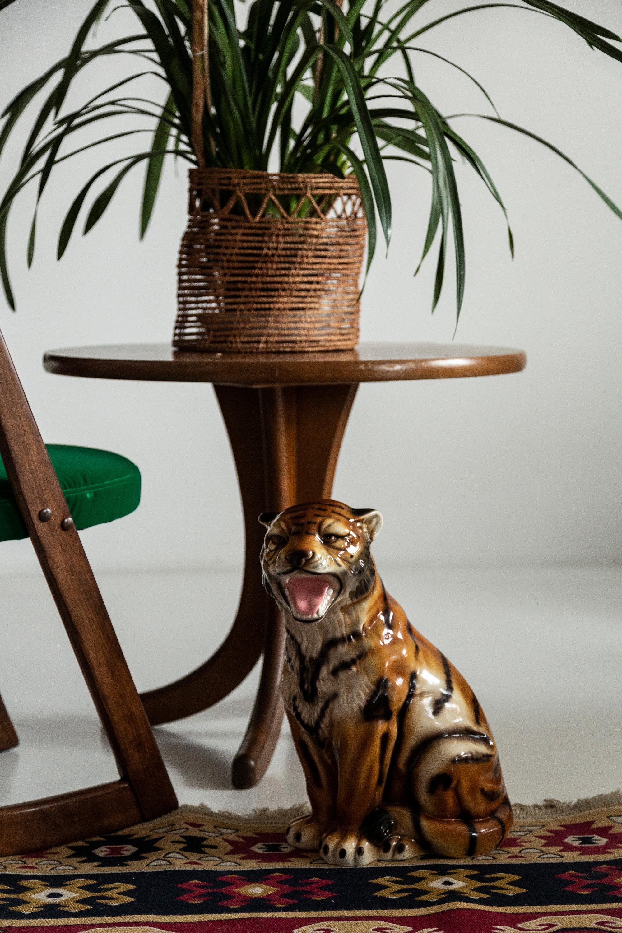 Mid-Century Modern Sculpture de tigre moyen en céramique, Italie, années 1960 en vente