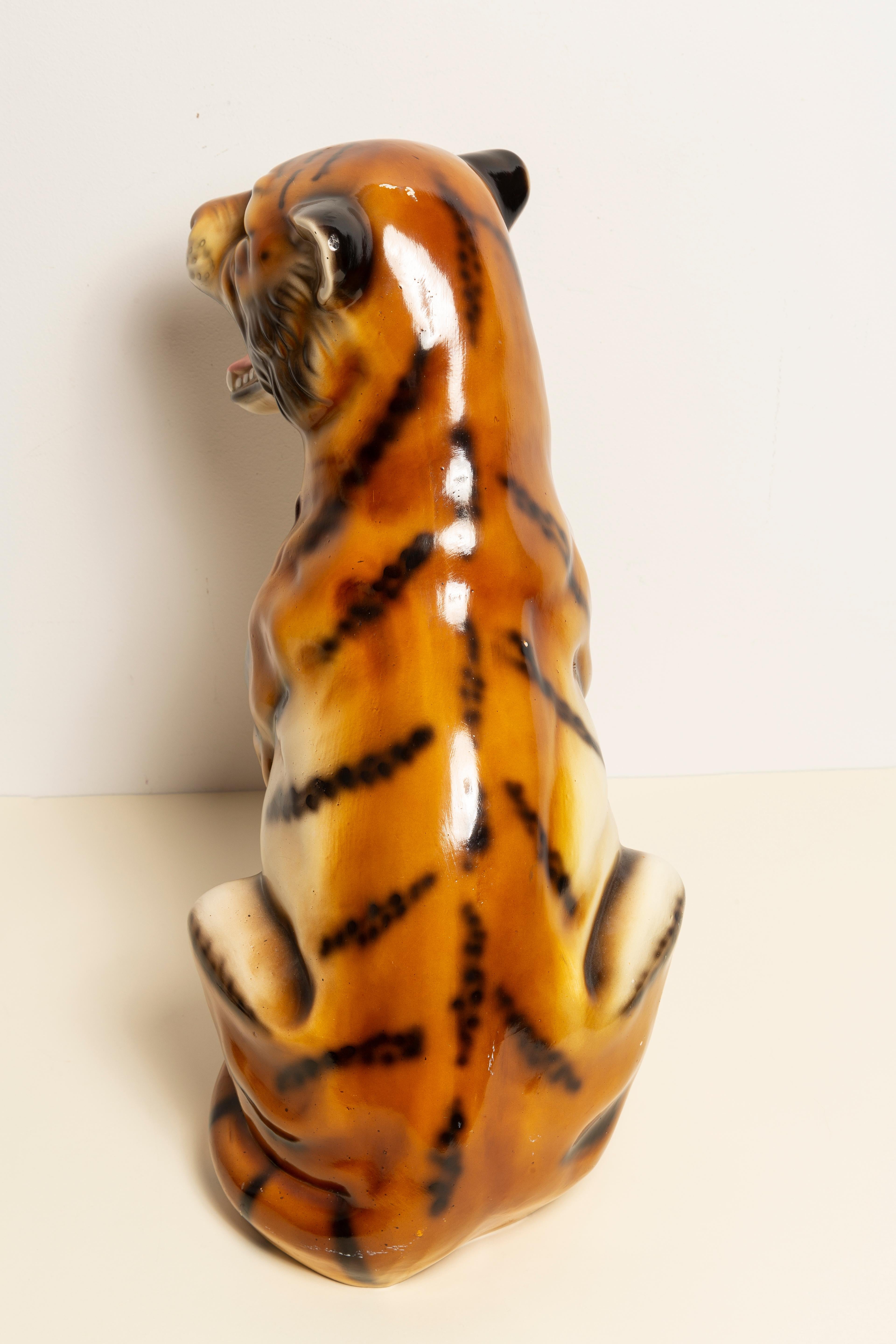 Sculpture de tigre moyen en céramique, Italie, années 1960 en vente 1