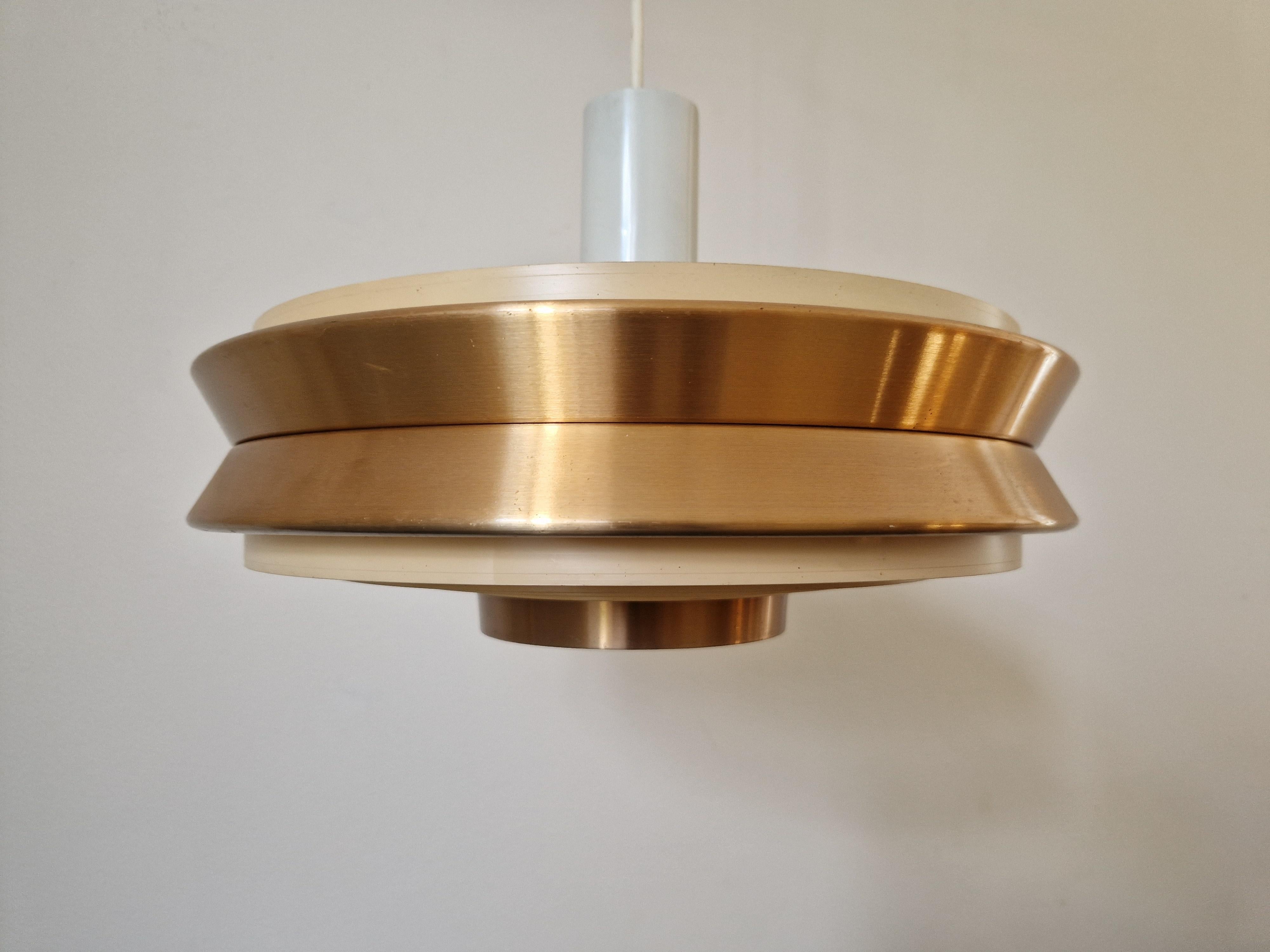 - uno stile di illuminazione molto bello
- tipo raro