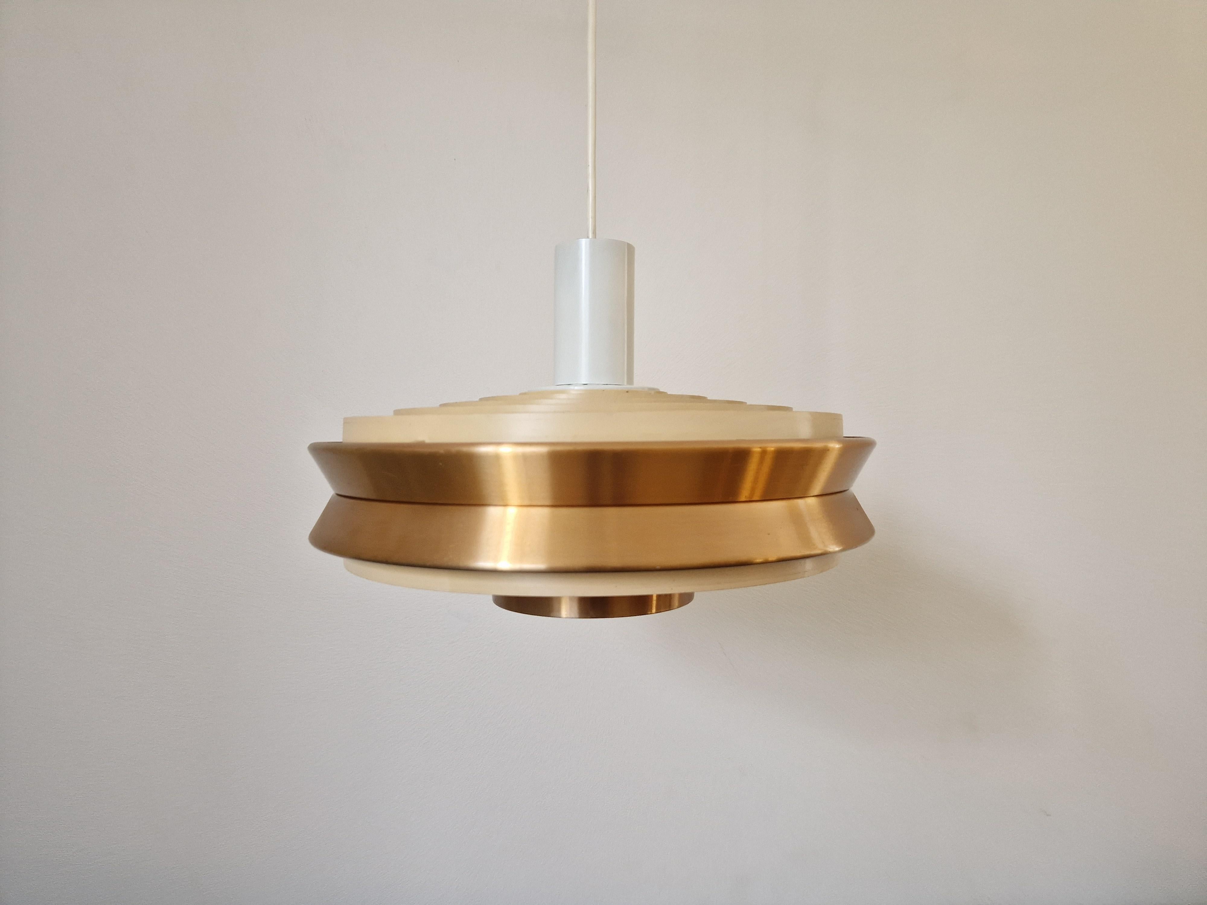 Mid-Century moderno Ciondolo raro di metà secolo UFO, Danimarca, anni '70 in vendita