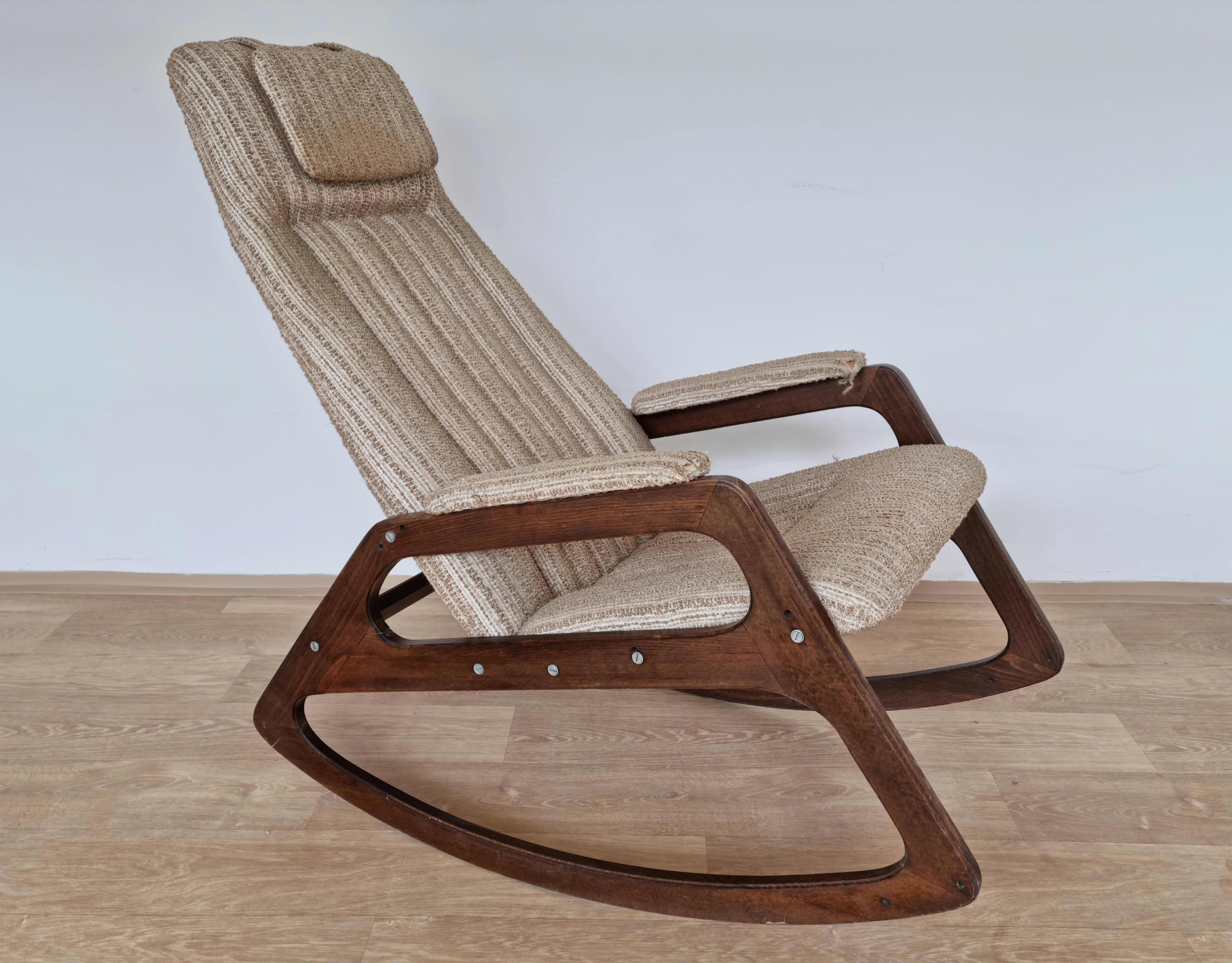 Midcentury Rare Rocking Chair Uluv, Czechoslovakia, 1960s For Sale 2