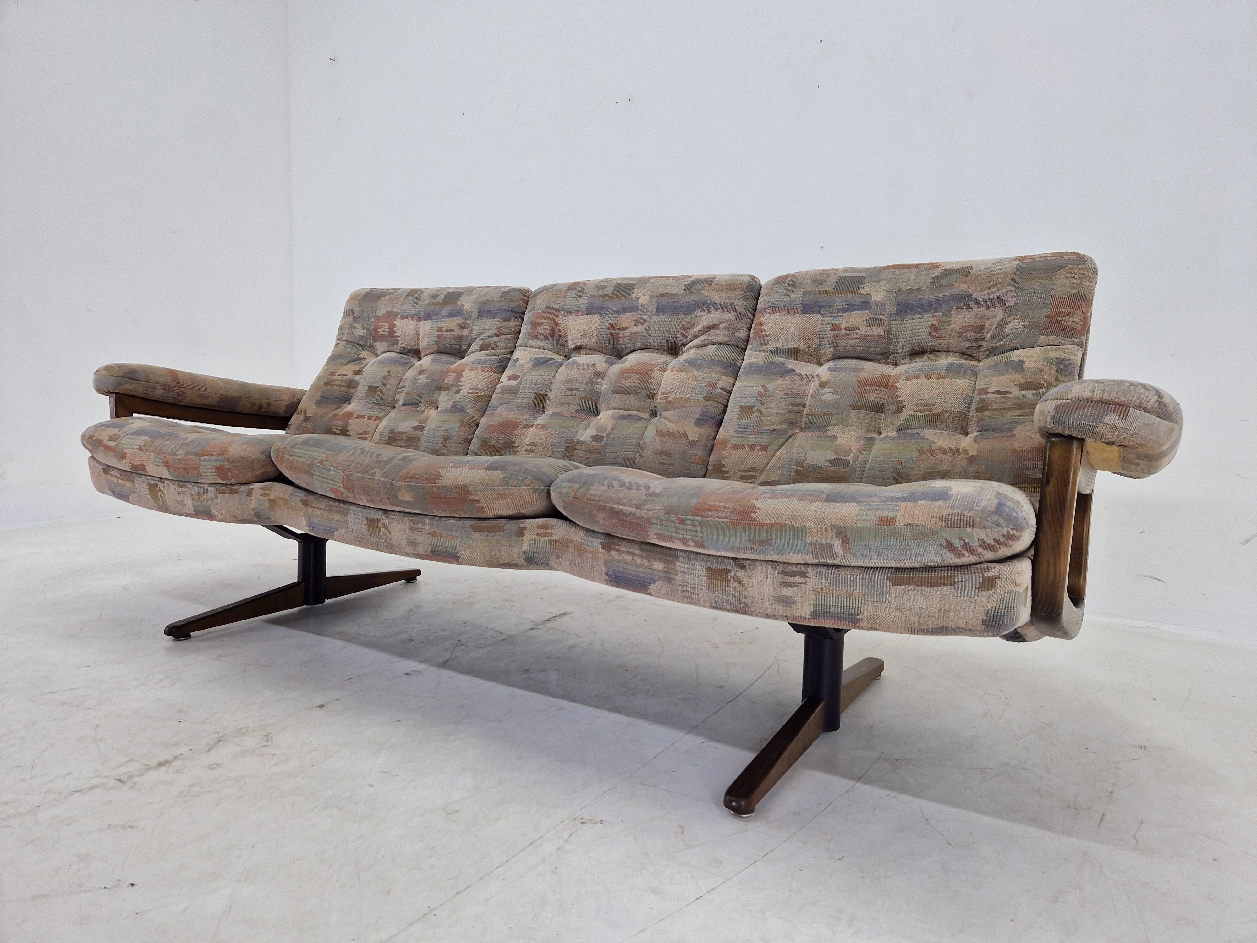 Seltenes skandinavisches Sofa aus der Jahrhundertmitte, Dänemark, 1970er Jahre (Dänisch) im Angebot