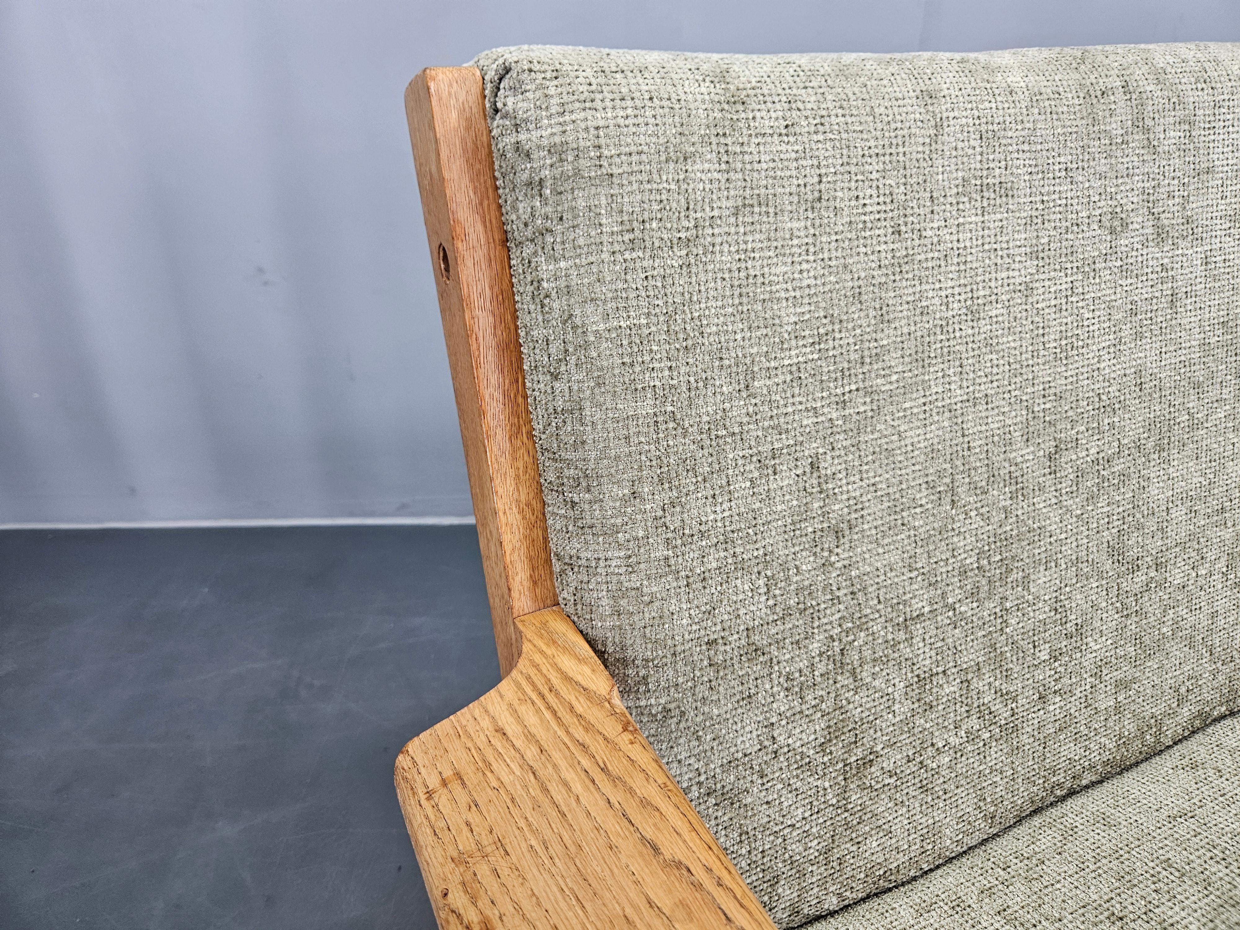 Divano raro del Medioevo GETAMA disegnato da Hans J. Wegner, Danimarca, anni '60 in vendita 4