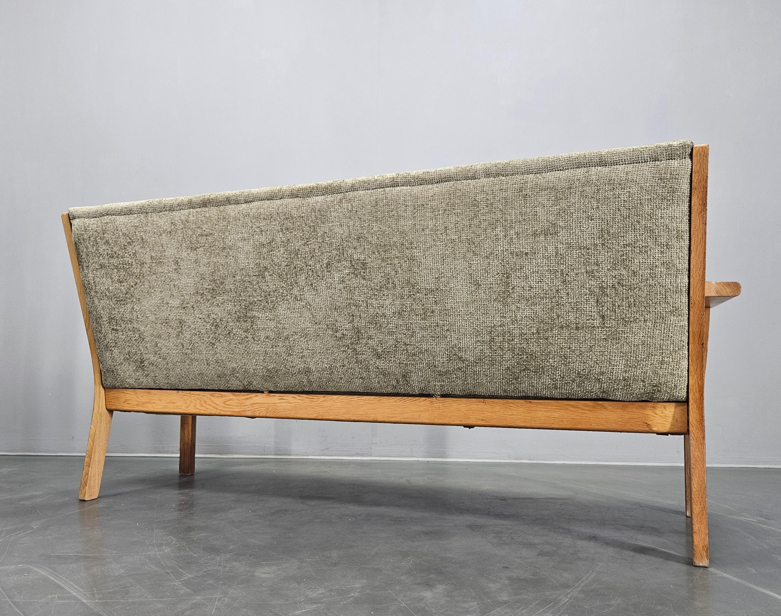 Divano raro del Medioevo GETAMA disegnato da Hans J. Wegner, Danimarca, anni '60 in vendita 10