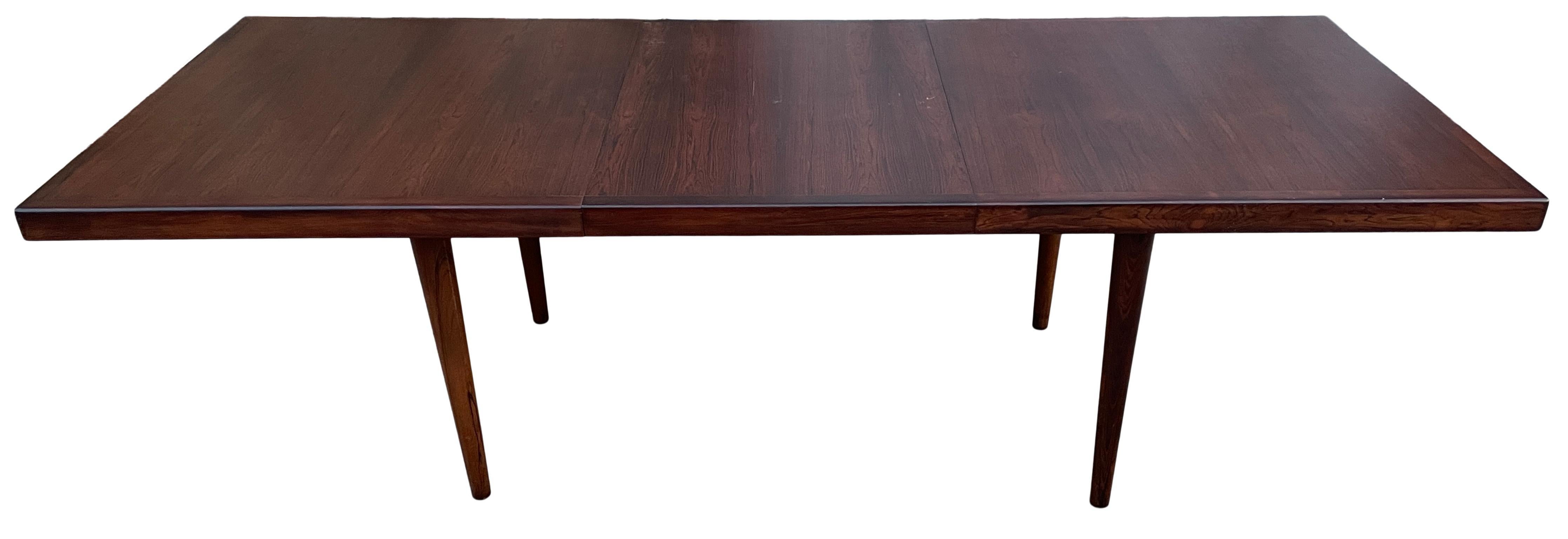 Bois de rose Midcentury Rare Table de salle à manger extensible en palissandre massif minimaliste avec 1 abattant en vente