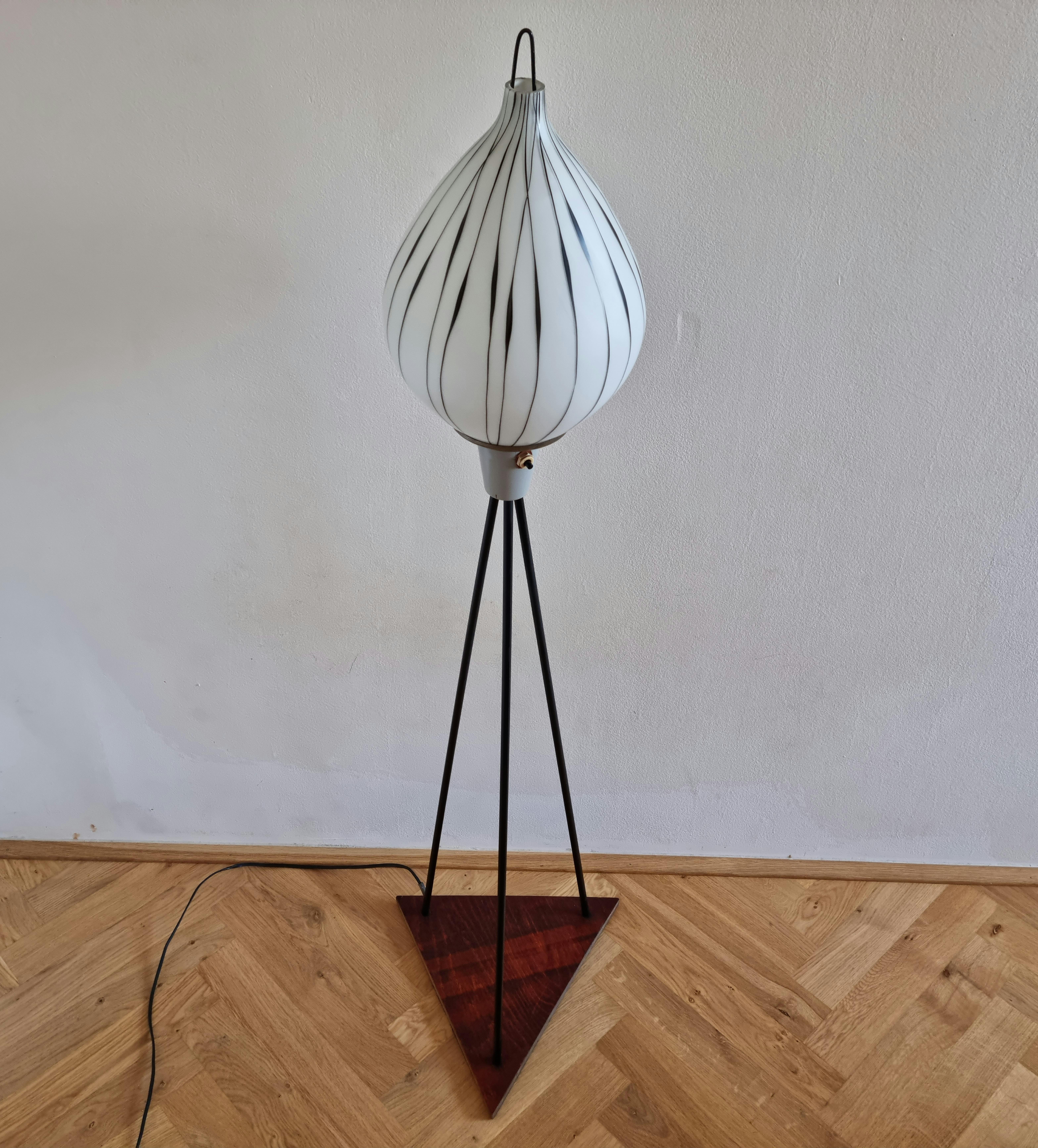 Midcentury Rare Tripod Floor Lamp  For Sale 5