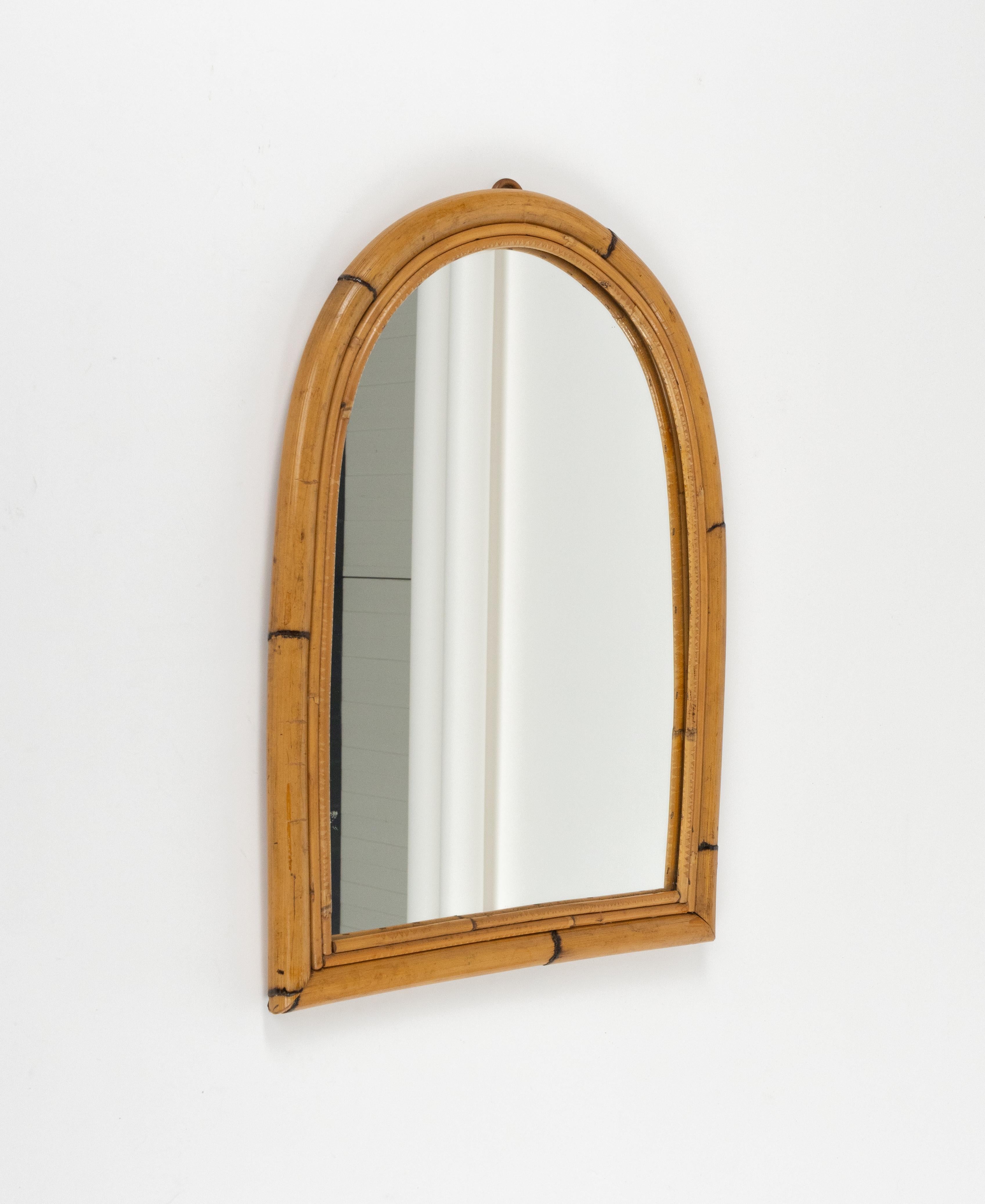 Midcentury Rattan and Bamboo Arched Wall Mirror, Italy 1960s In Good Condition For Sale In Rome, IT