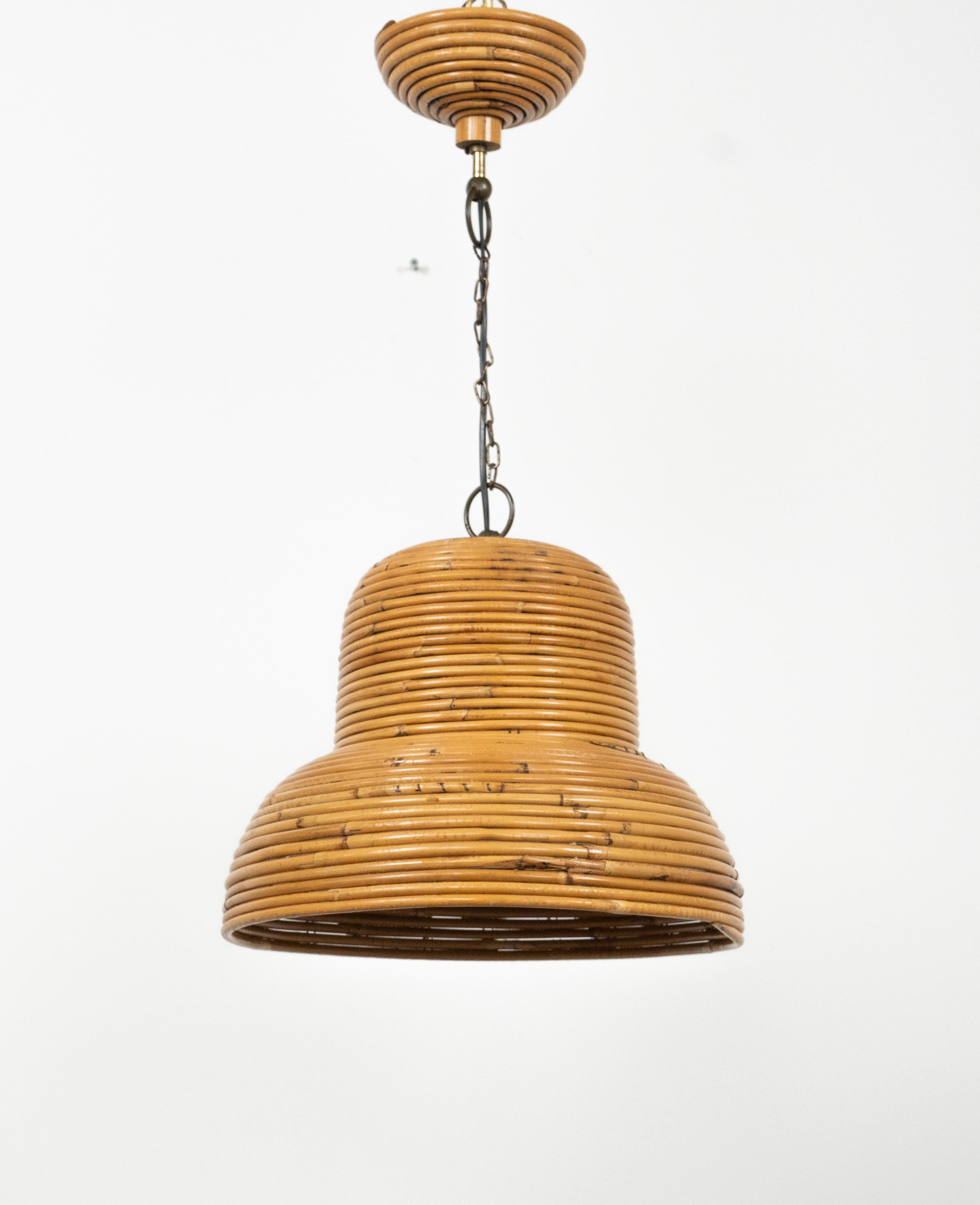 Mid-Century moderno Lampadario di metà secolo in rattan e bambù attribuito a Vivai del Sud, Italia anni '60 in vendita