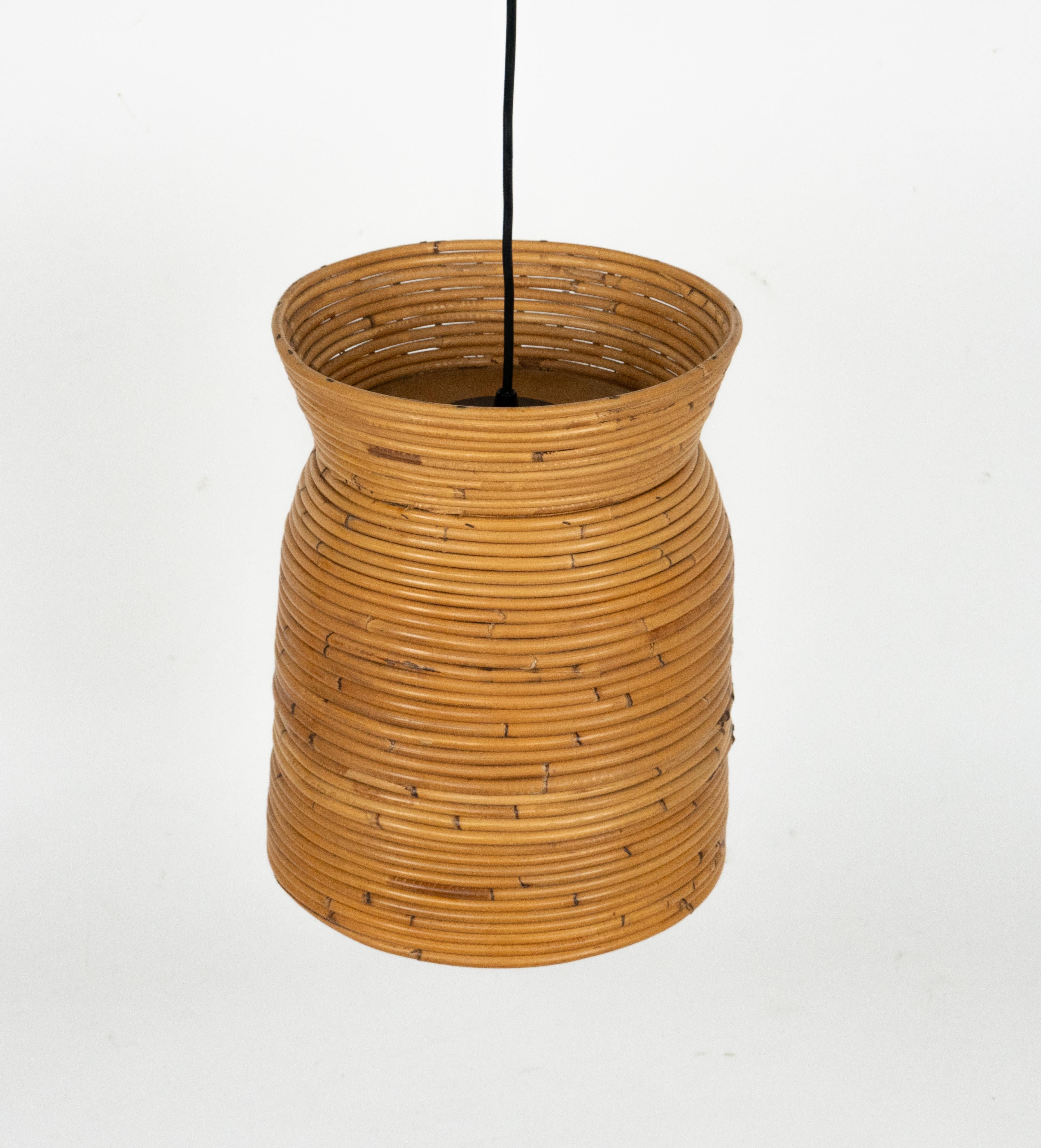 Metà XX secolo Lampadario di metà secolo in rattan e bambù attribuito a Vivai del Sud, Italia anni '60 in vendita