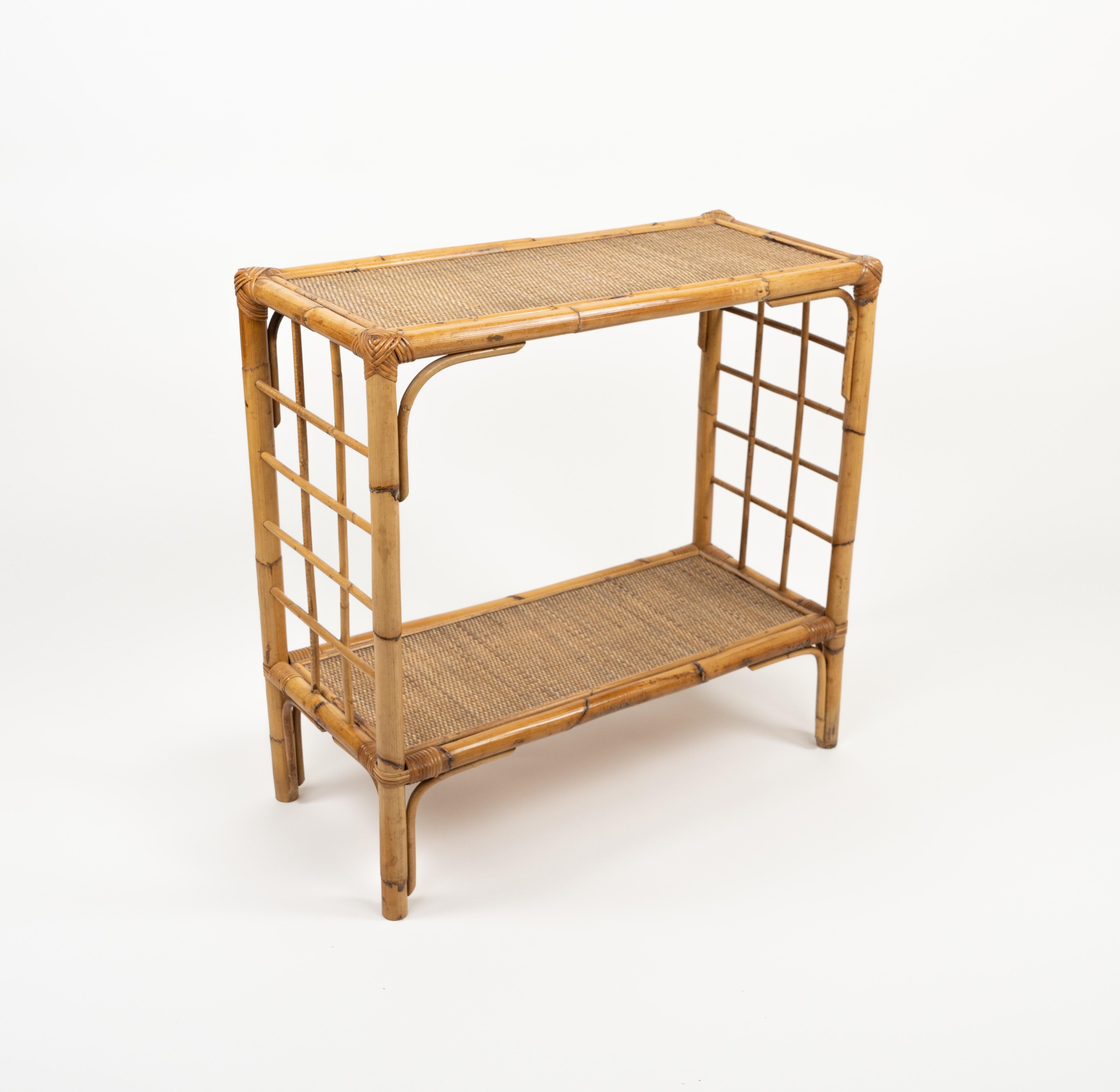 Midcentury beautiful console table in rattan and bamboo.

Made in Italy in the 1970s.
