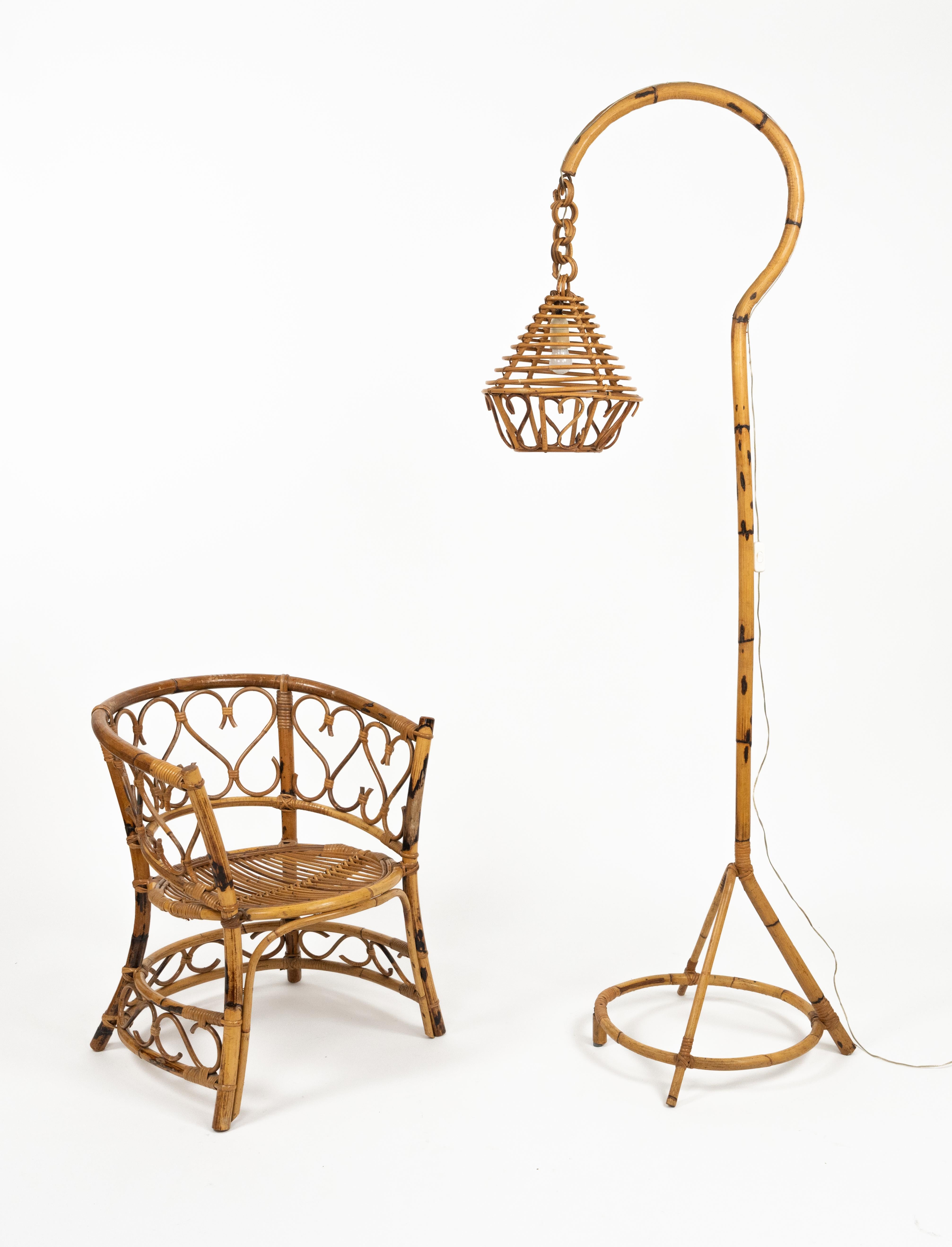 Metà XX secolo Lampada da terra in rattan e bambù del Medioevo in stile Louis Sognot, Italia 1960 in vendita