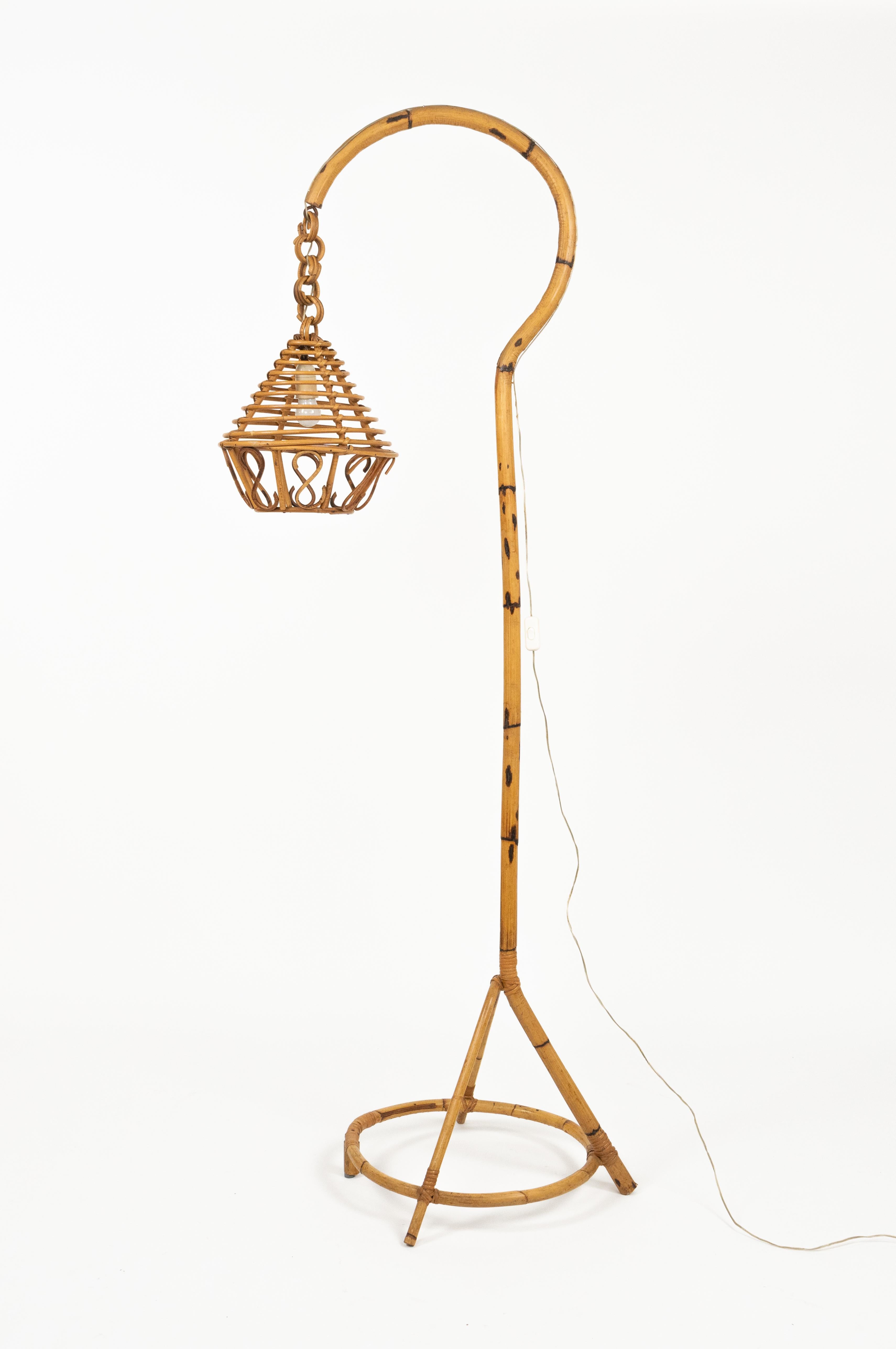 Bambù Lampada da terra in rattan e bambù del Medioevo in stile Louis Sognot, Italia 1960 in vendita
